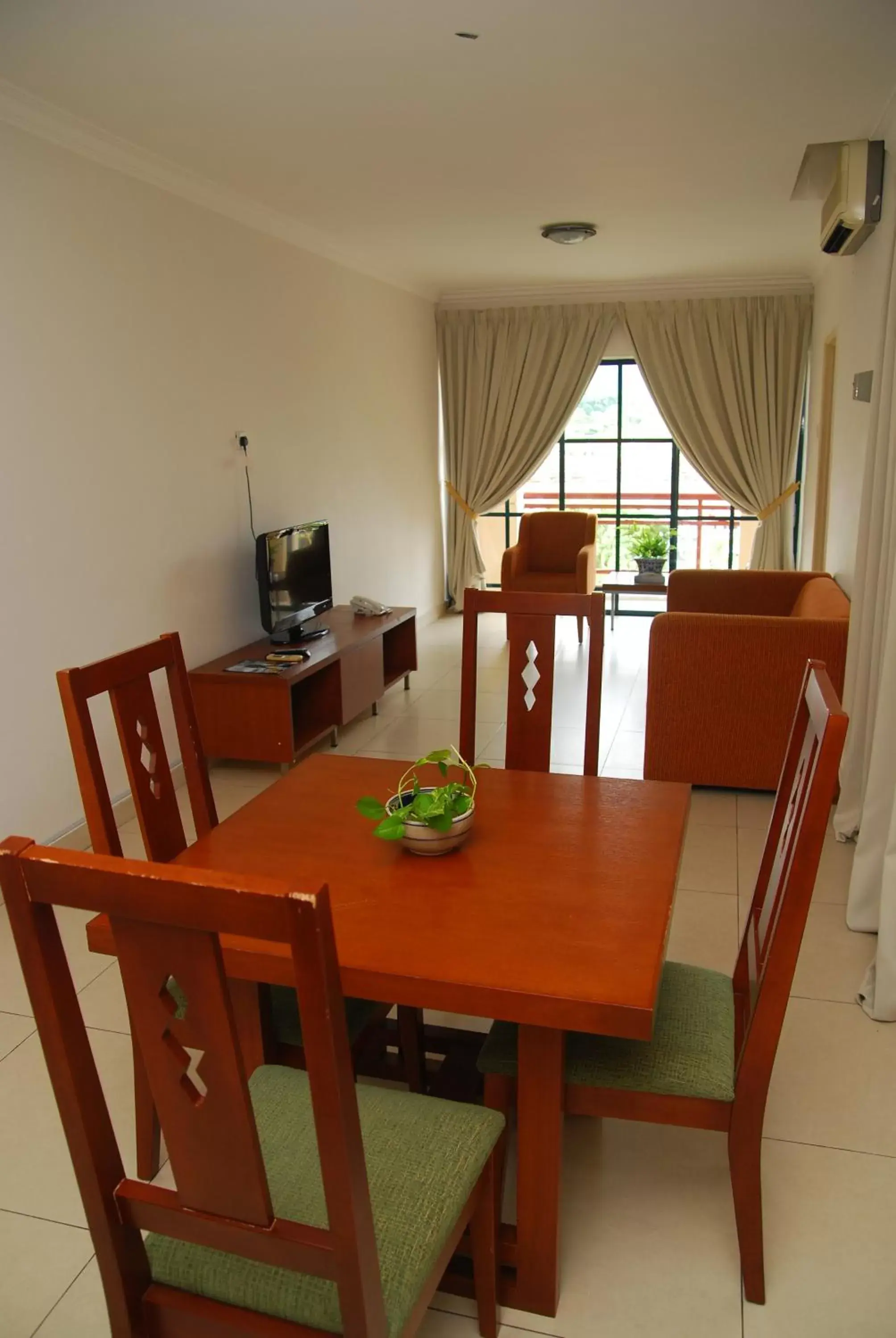 Dining Area in Bella Vista Waterfront Resort, Kuah Langkawi