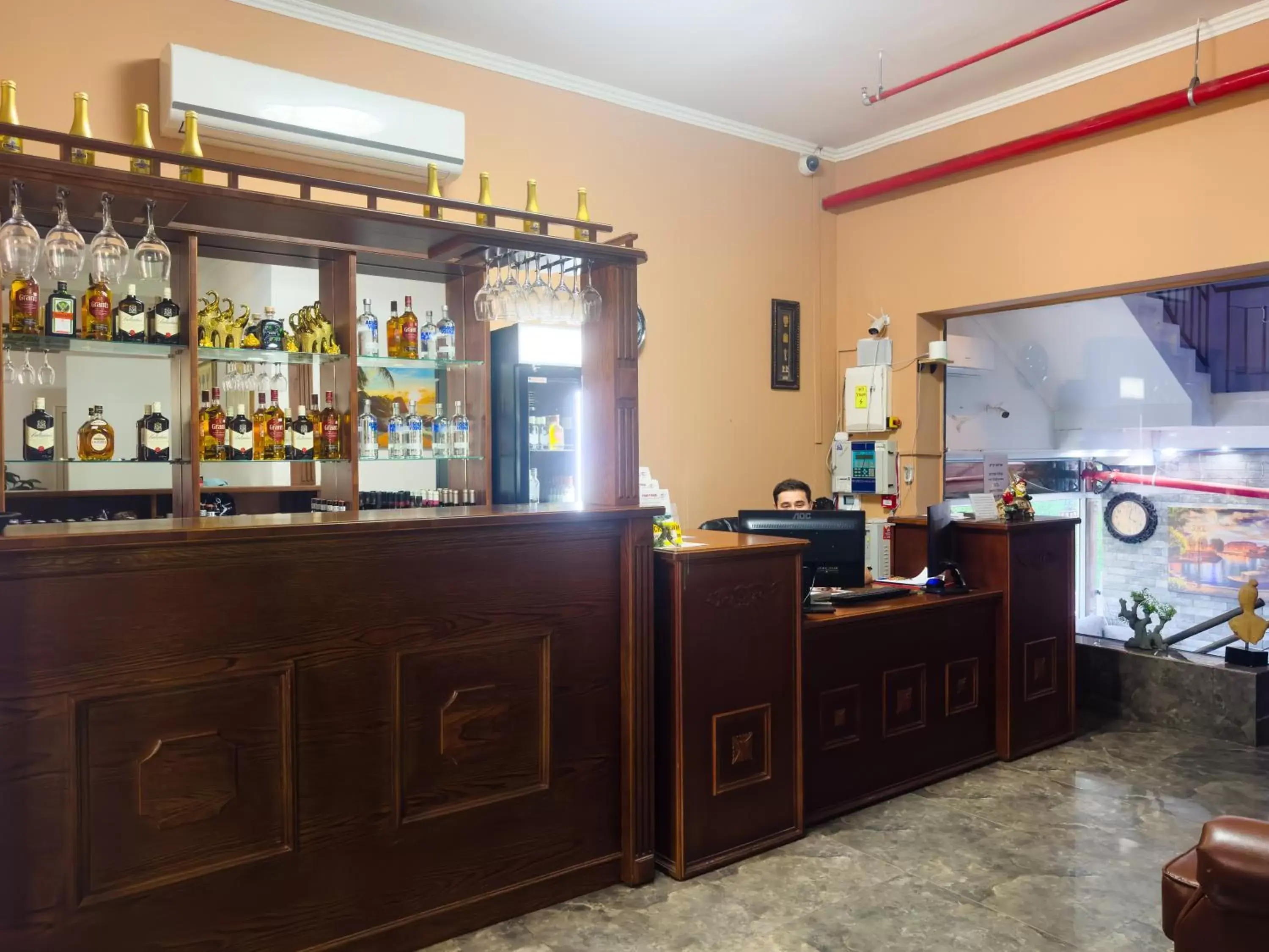 Property building, Lounge/Bar in Central Laguardia Hotel