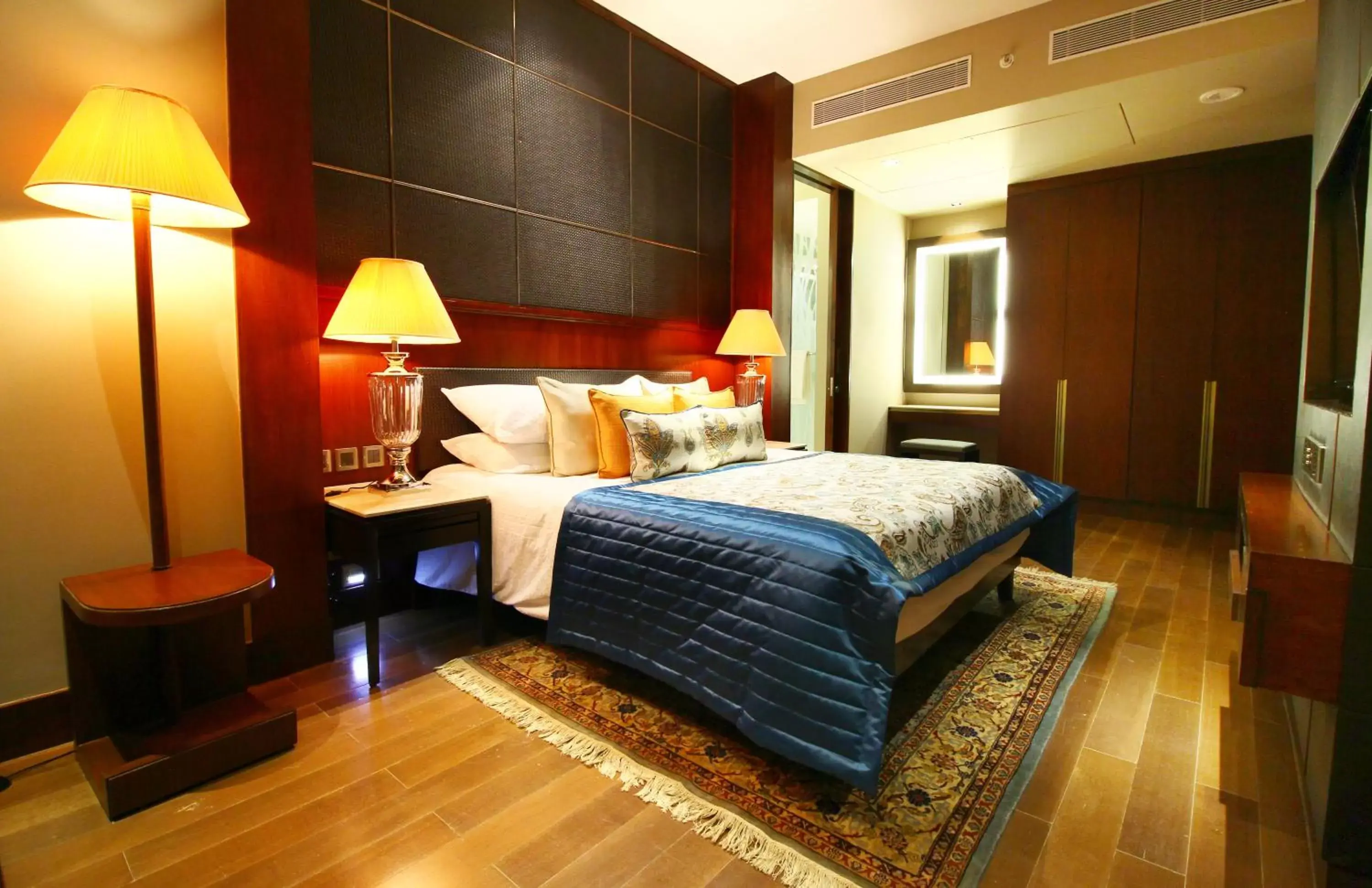 Photo of the whole room, Bed in Taj Bangalore