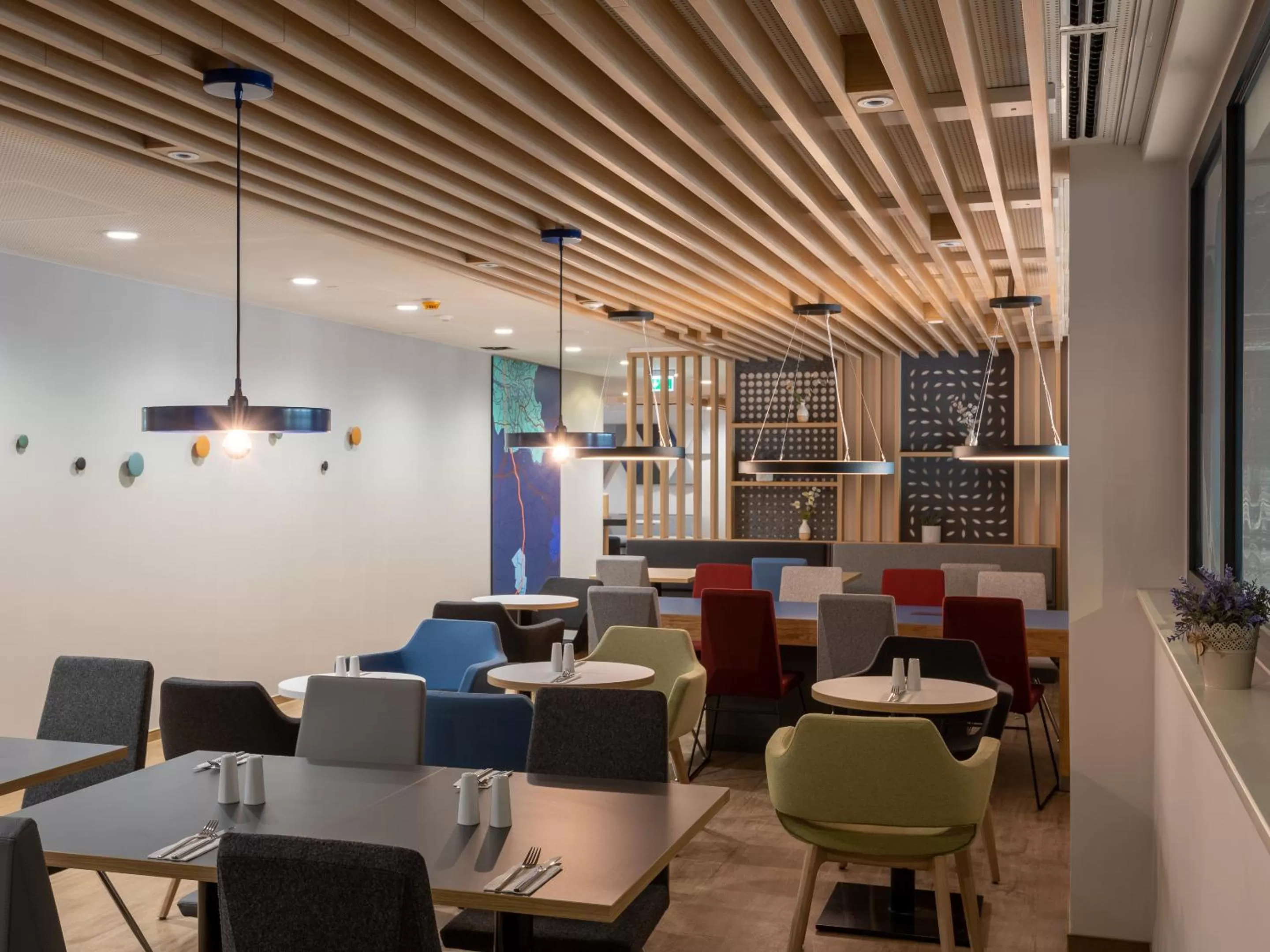 Breakfast in Holiday Inn Express - Hamburg South A7-AS42 by IHG