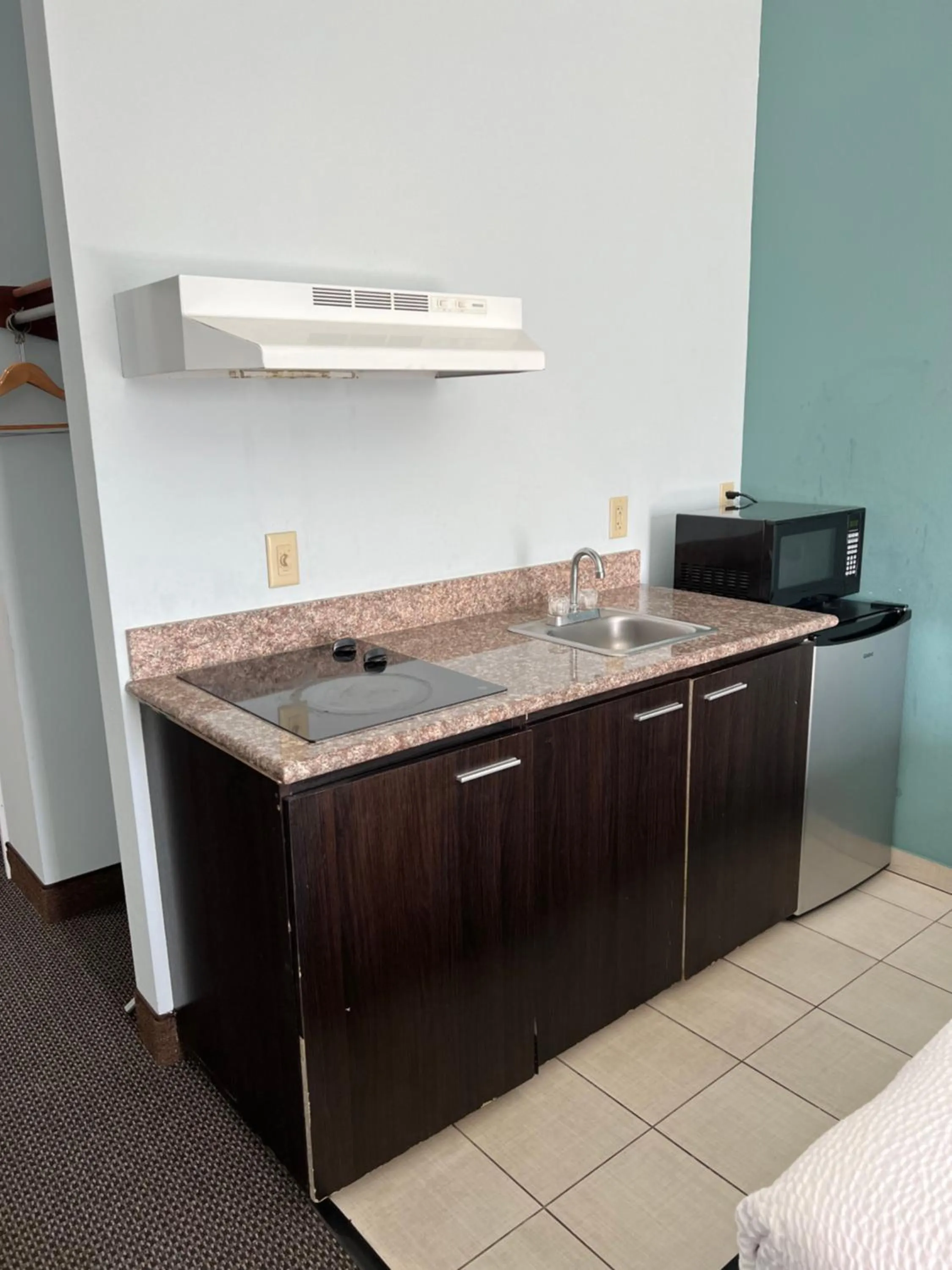 Kitchen or kitchenette in Americas Best Value Inn Sulphur