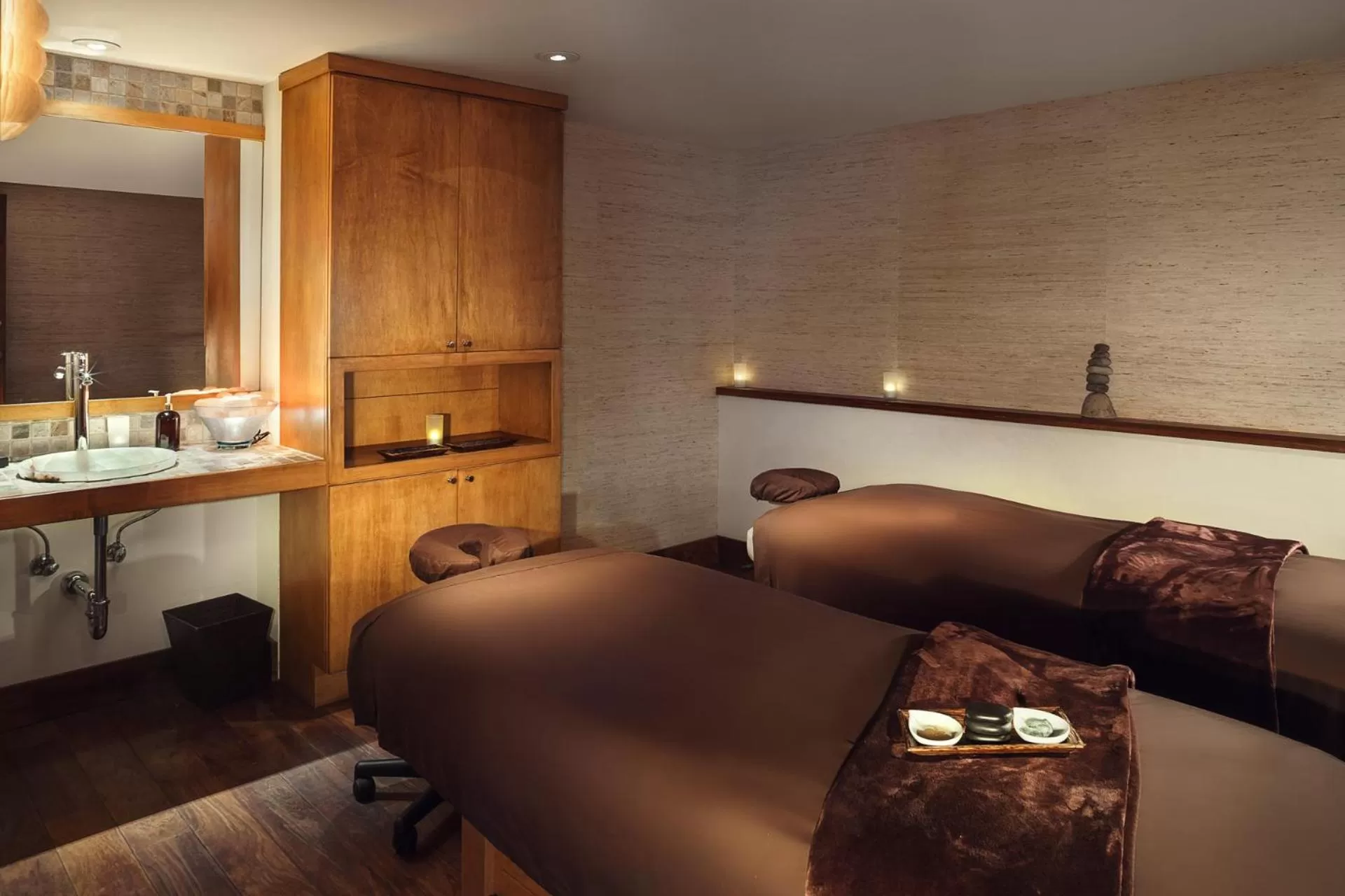 Massage in Costa d&#x27;Este Beach Resort &amp; Spa