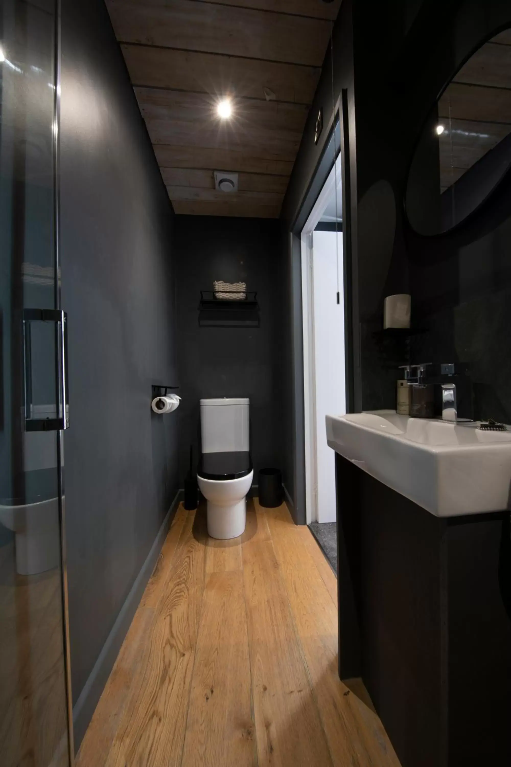 Toilet, Bathroom in Broomhill Estate Boutique Art Hotel