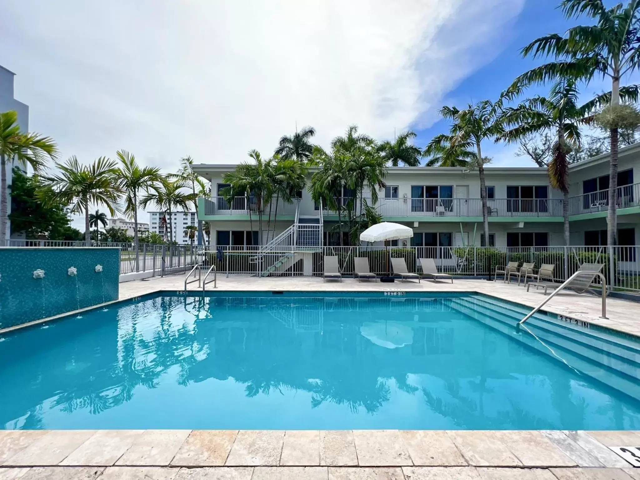 Property building, Swimming Pool in Tranquilo