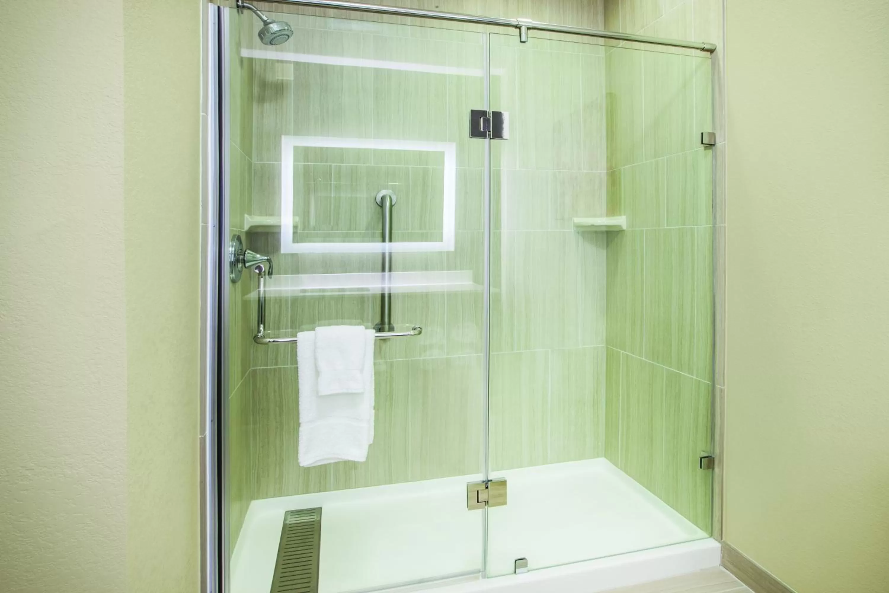 Bathroom in La Quinta by Wyndham Kokomo