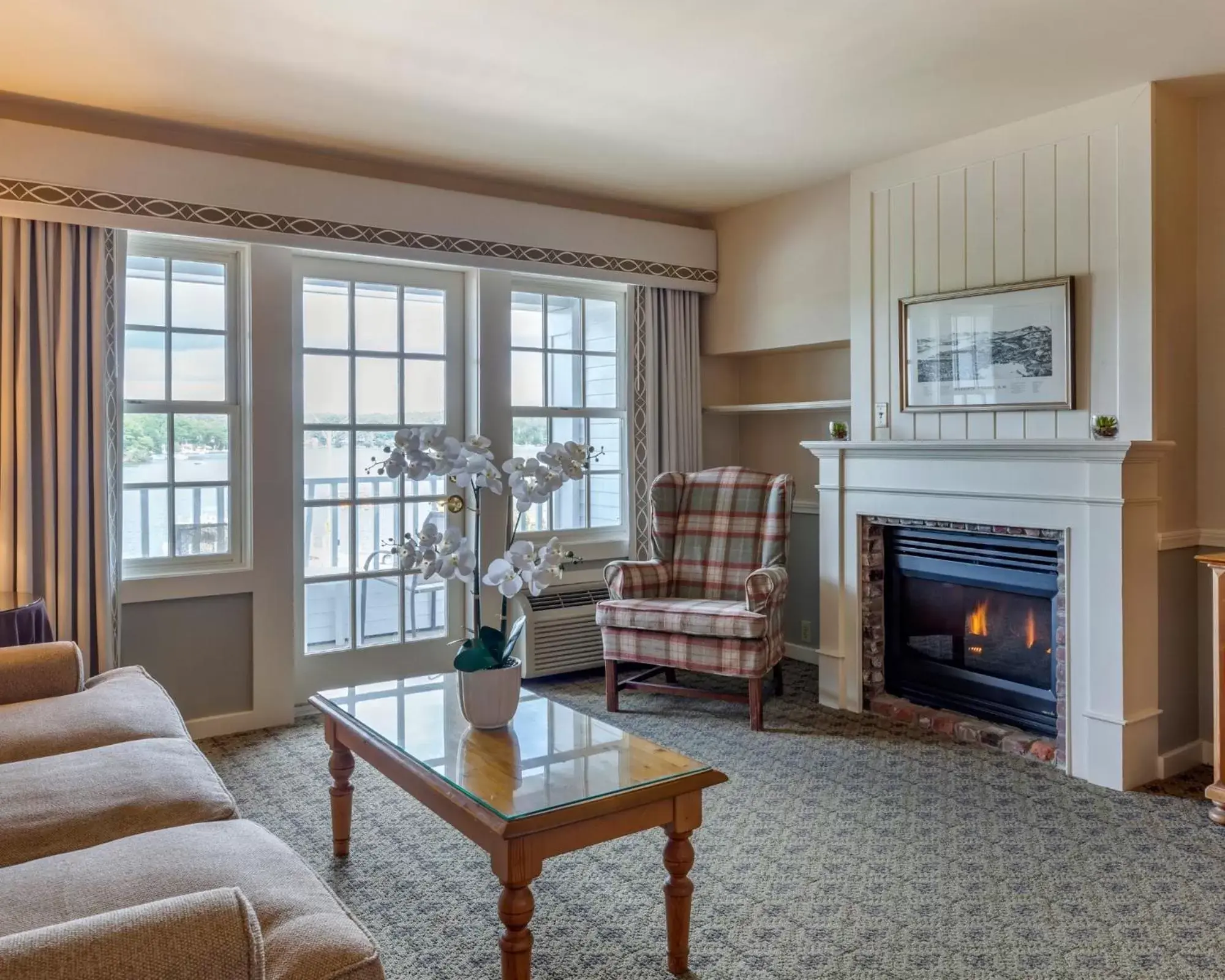 Living room, Seating Area in Mill Falls at the Lake