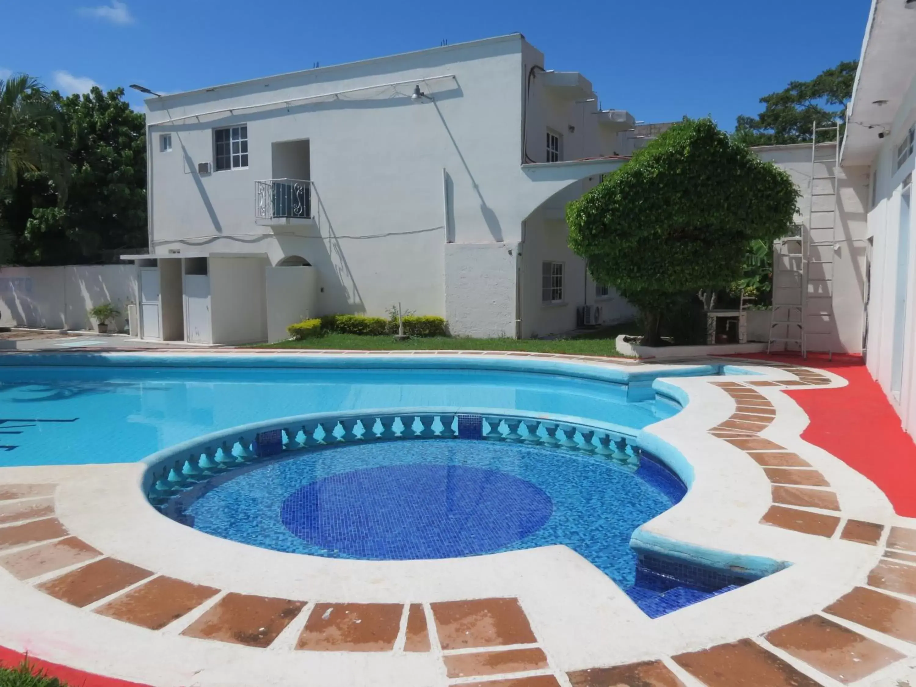Swimming pool, Property Building in Hotel Albri by Rotamundos