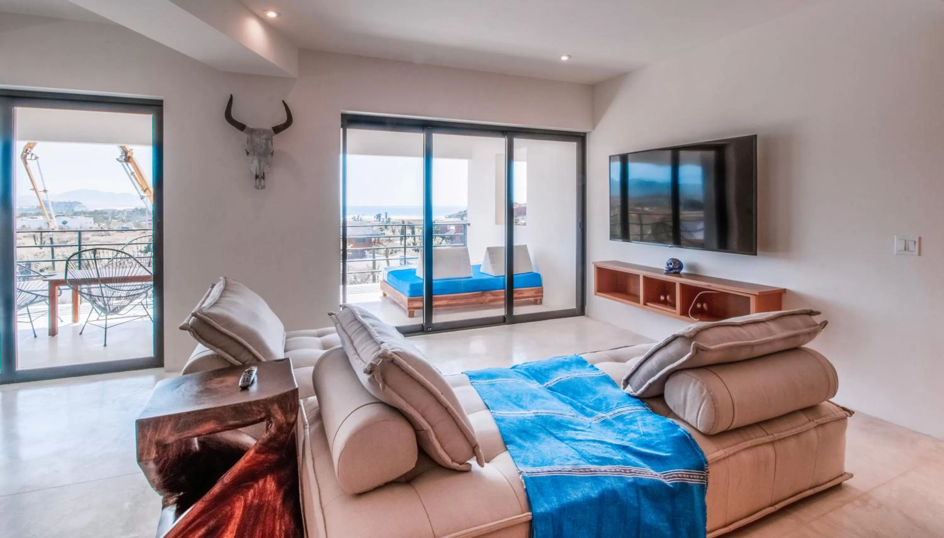 TV and multimedia, Seating Area in Cerritos Surf Residences