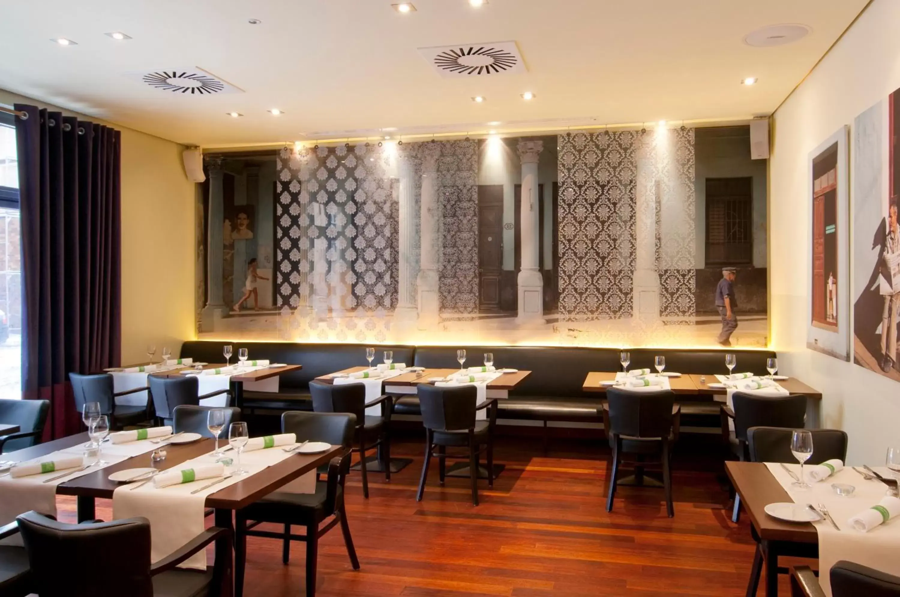 Restaurant/places to eat in Holiday Inn Nürnberg City Centre by IHG Restaurant/places to eat in Holiday Inn Nürnberg City Centre by IHG