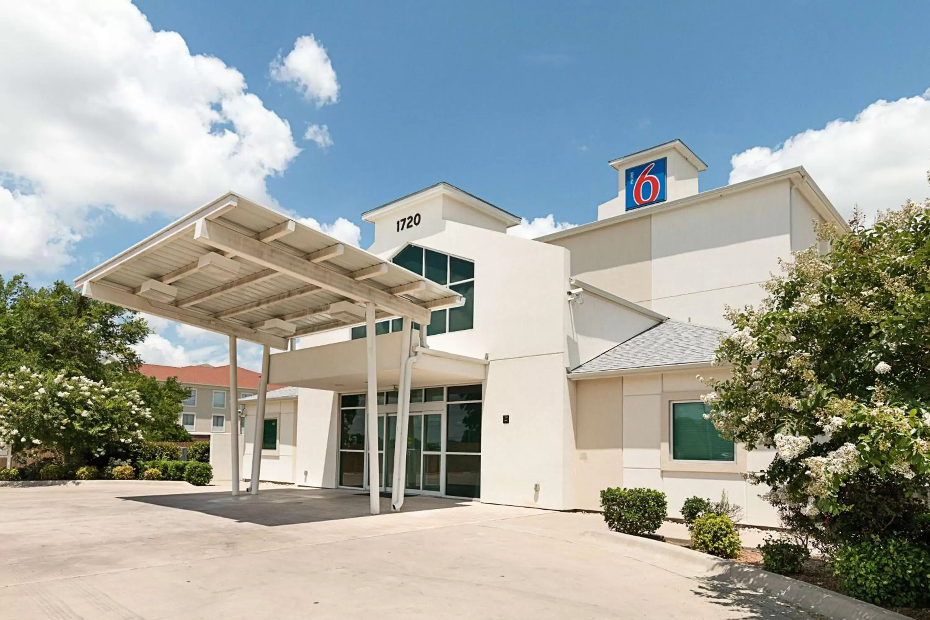 Property building, Facade/Entrance in Motel 6-Cleburne, TX