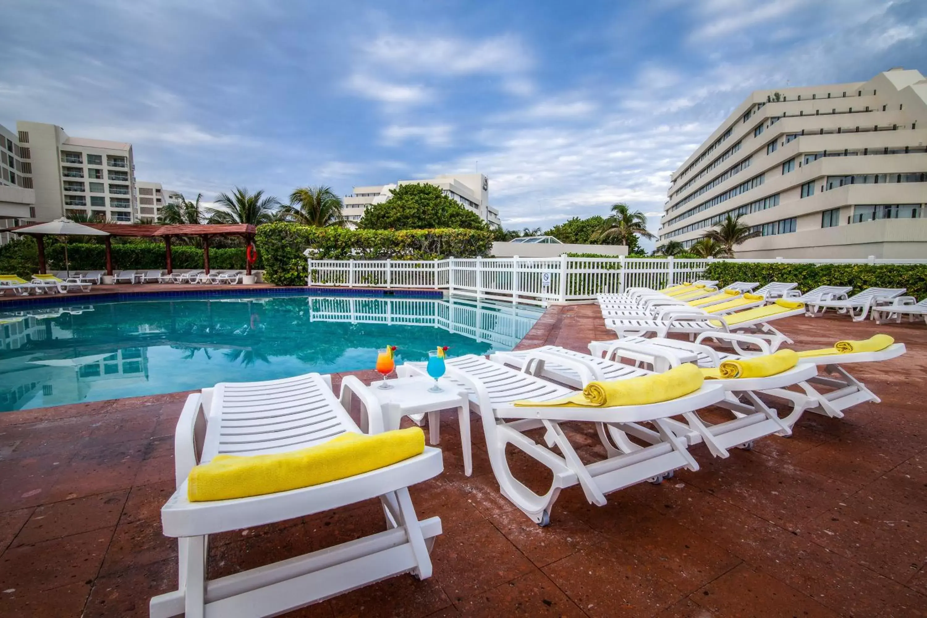 Swimming pool, Patio/Outdoor Area in Park Royal Beach Cancun - All Inclusive