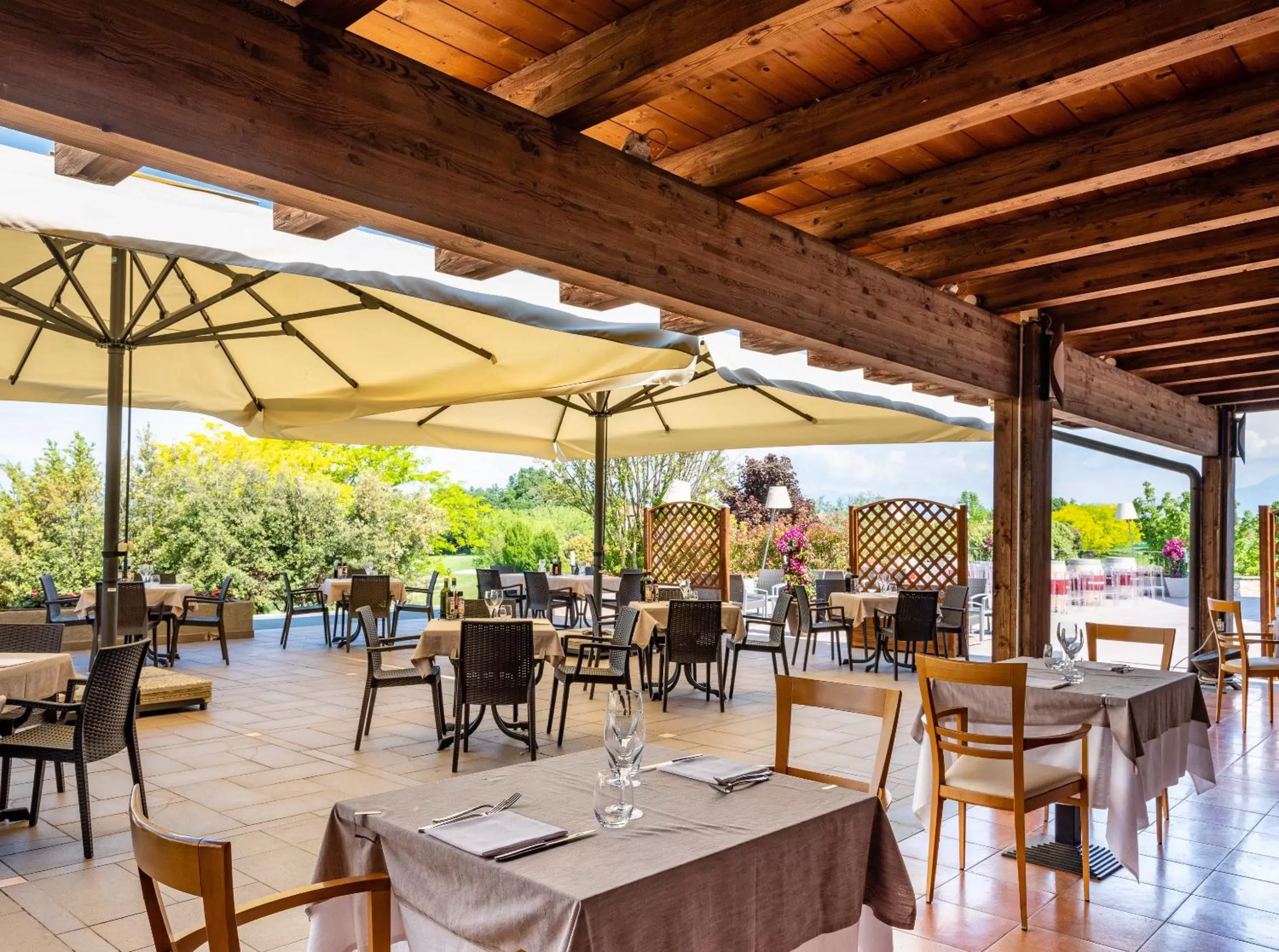 Restaurant/Places to Eat in Active Hotel Paradiso & Golf