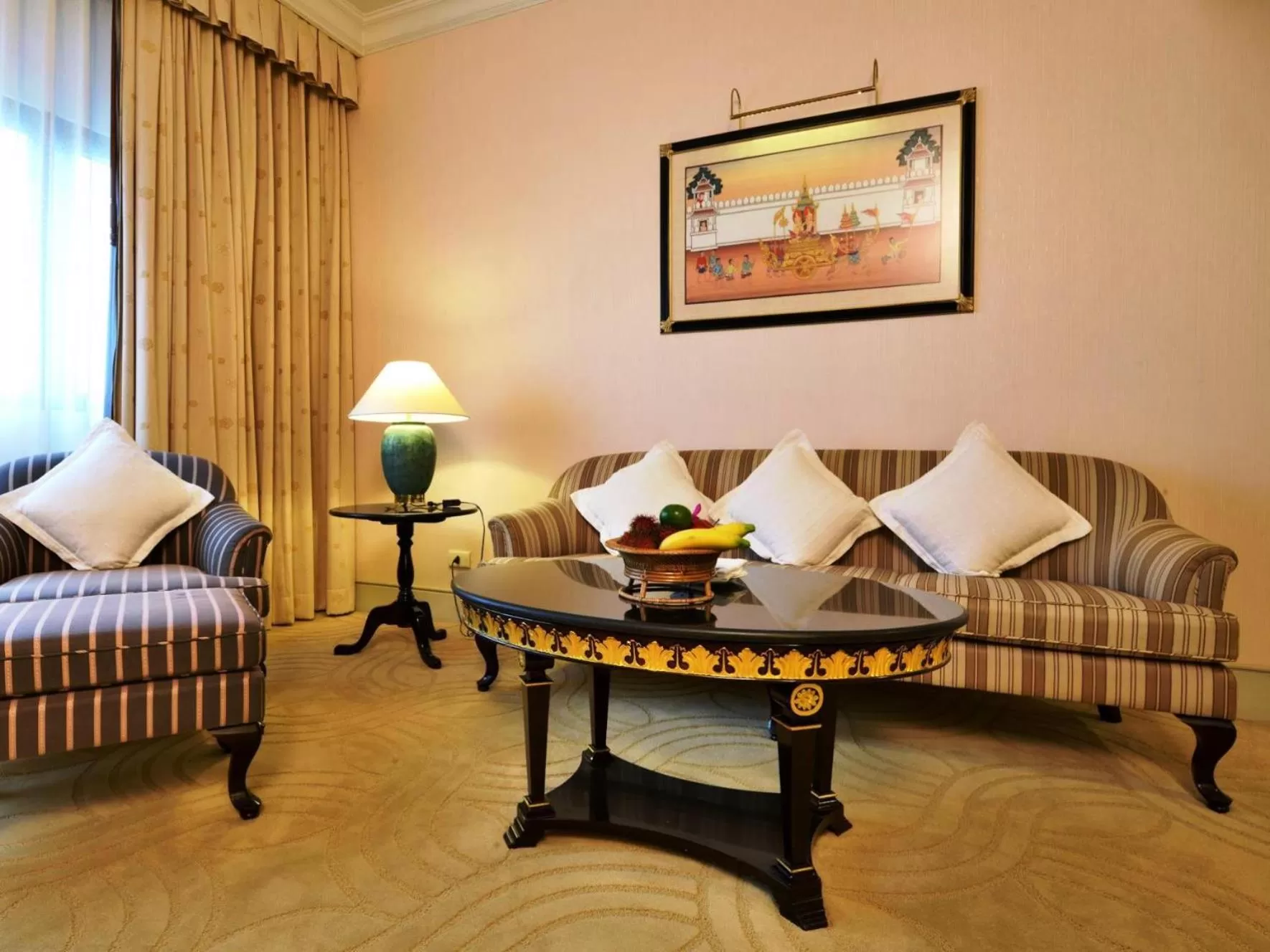 Seating area in Evergreen Laurel Hotel Bangkok