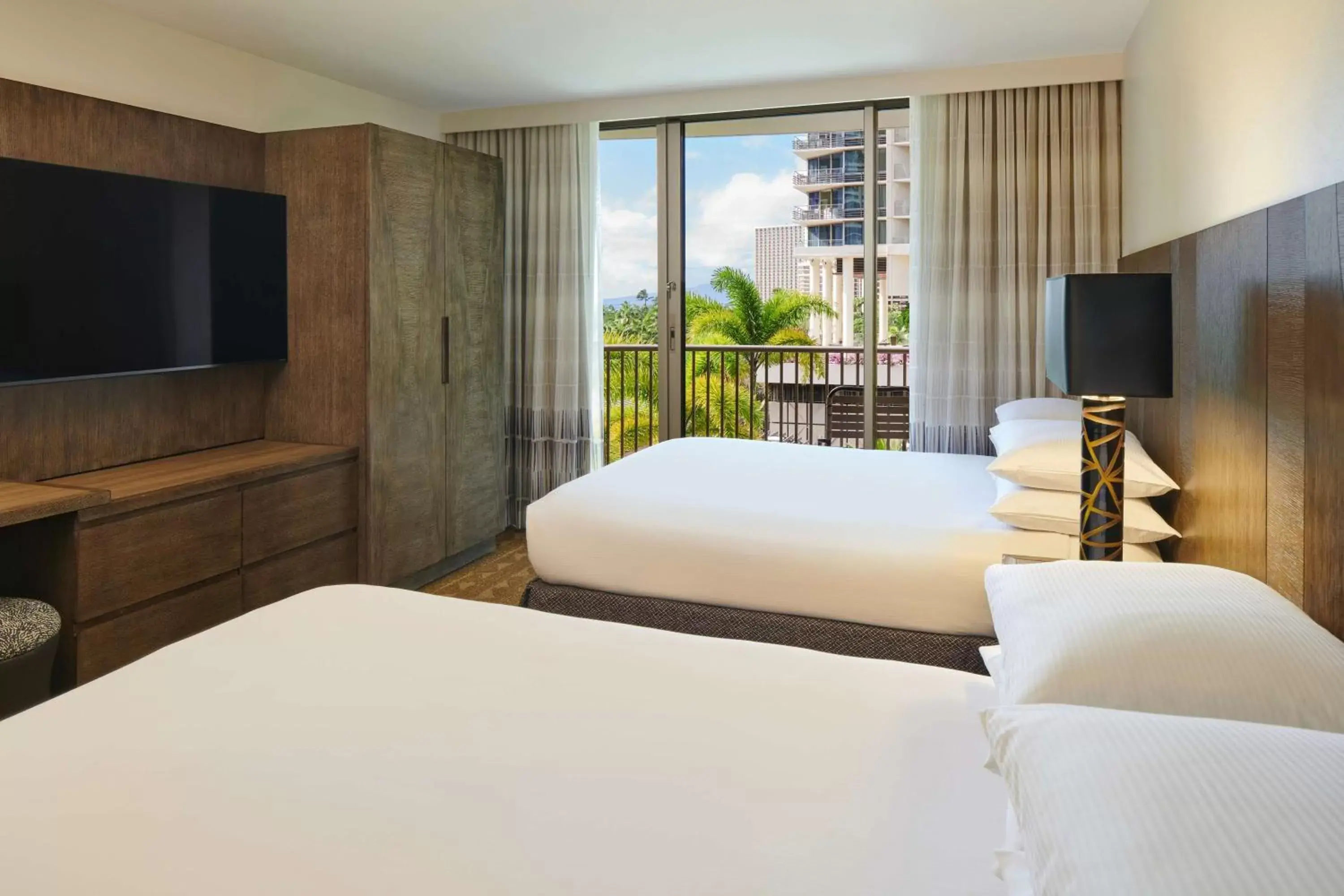 Bed in Embassy Suites by Hilton Waikiki Beach Walk