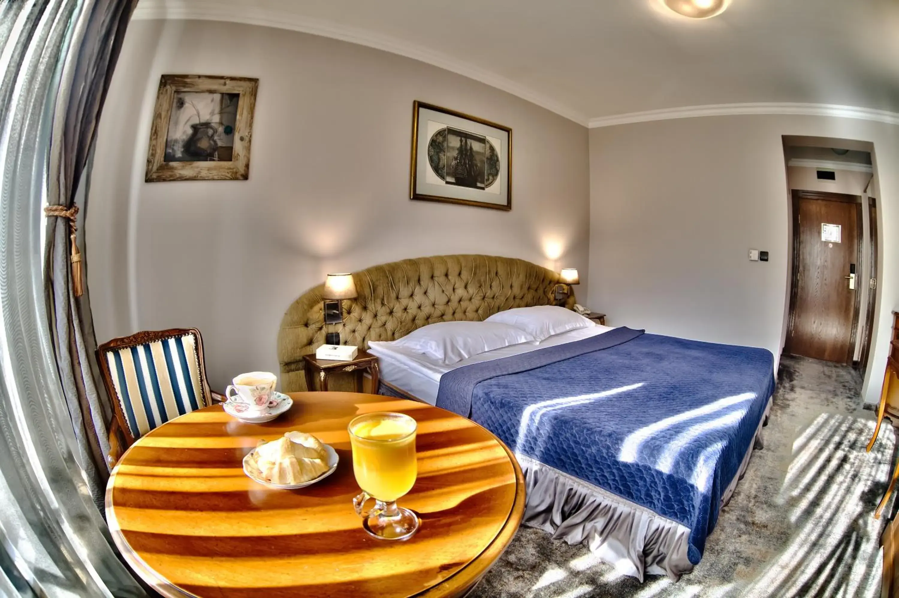 Photo of the whole room, Bed in Meg-Lozenetz Hotel