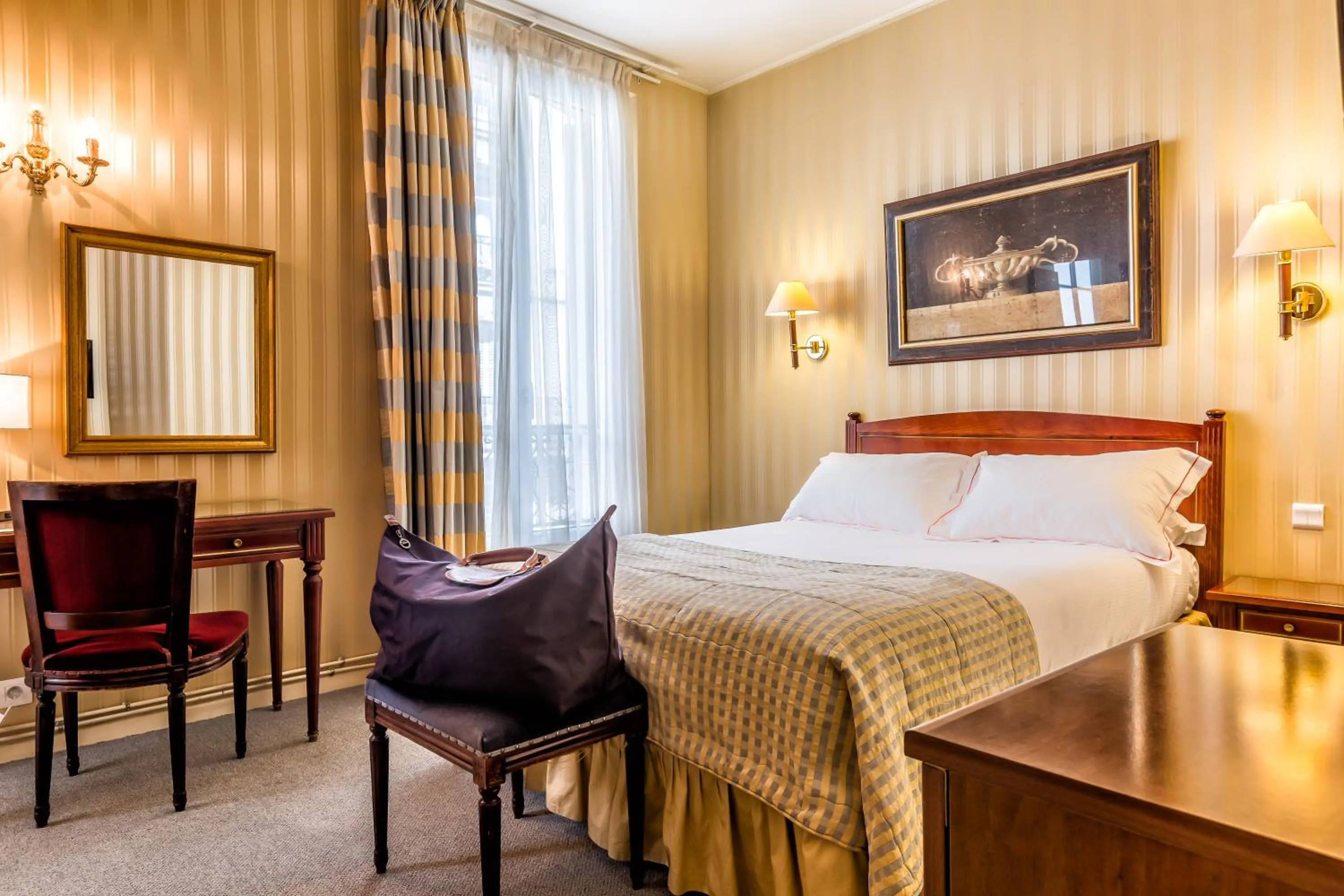 Day, Bed in Hotel Regence Paris