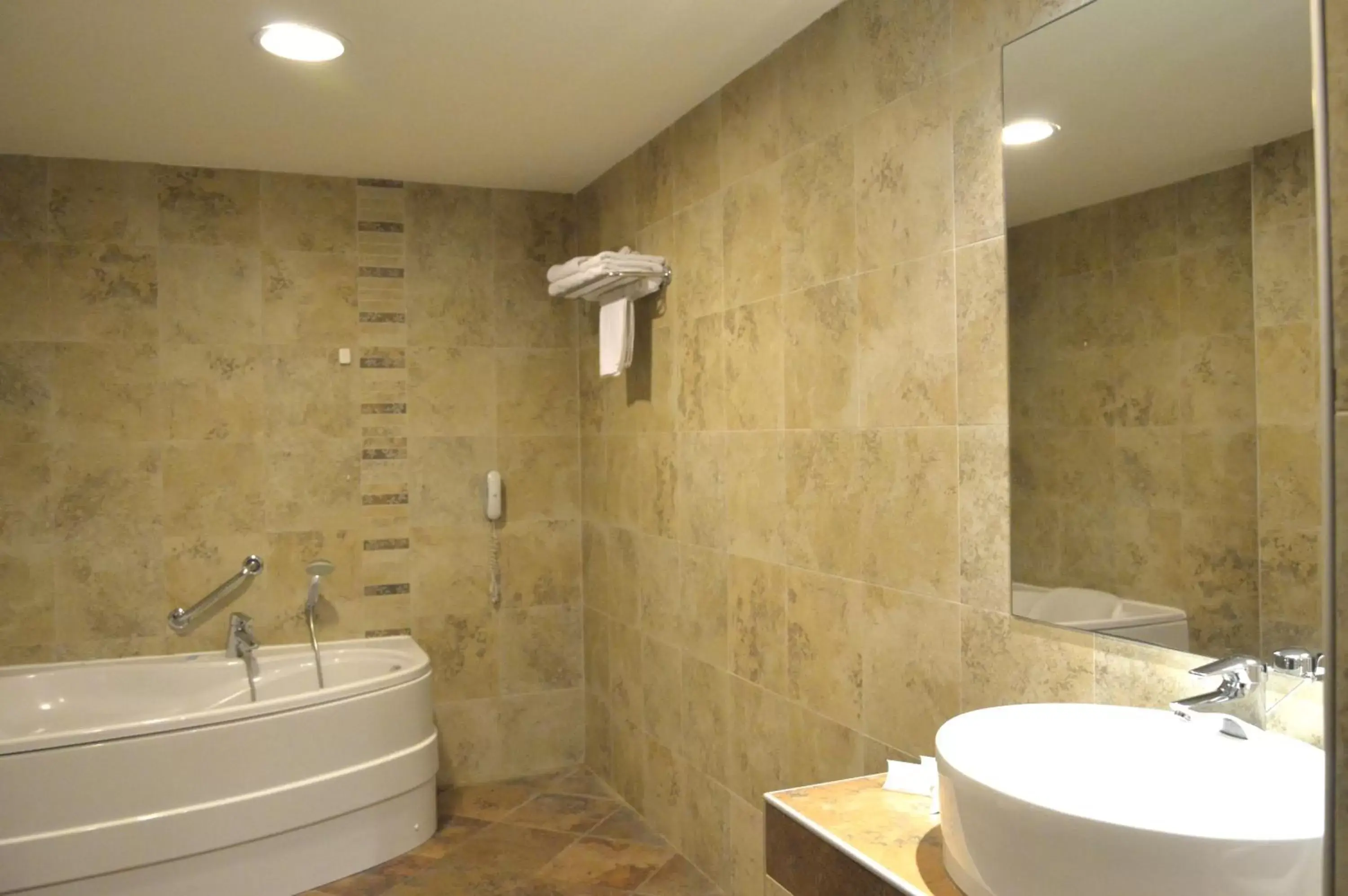 Bathroom in Gardenia Park Hotel