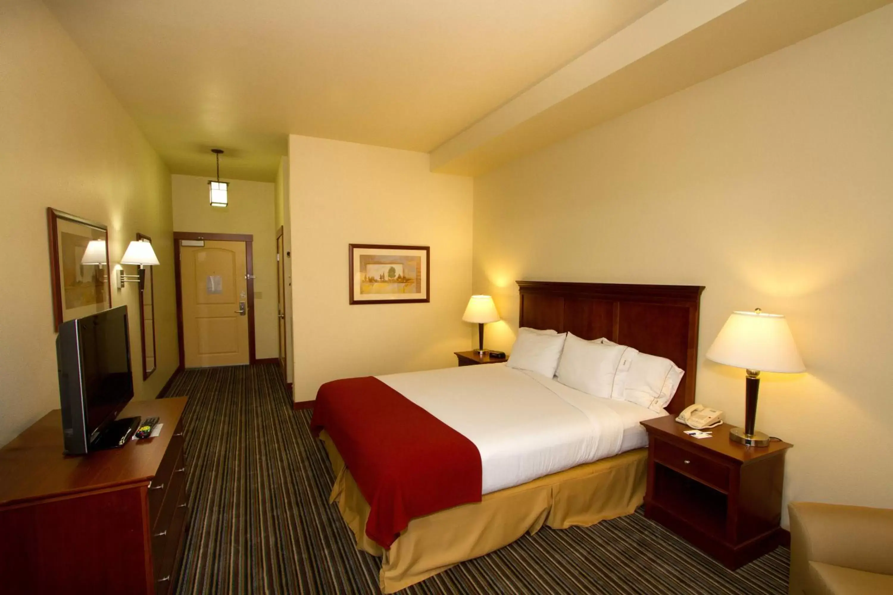 Photo of the whole room, Bed in Holiday Inn Express Turlock, an IHG Hotel