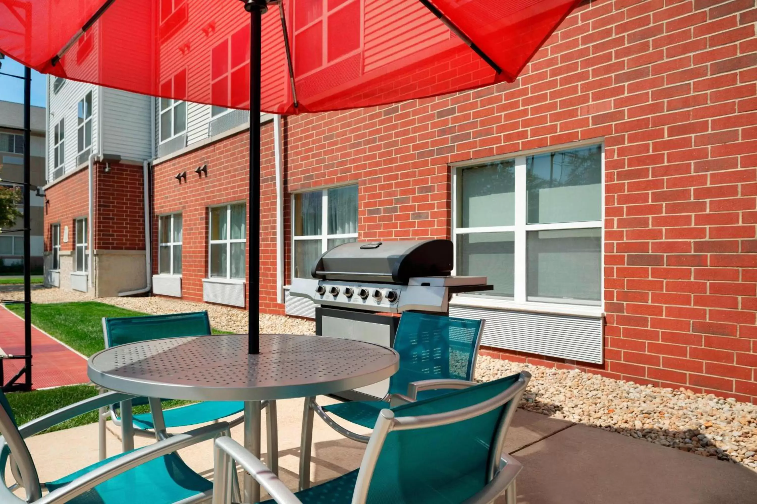 Property building, BBQ Facilities in TownePlace Suites by Marriott Chicago Naperville