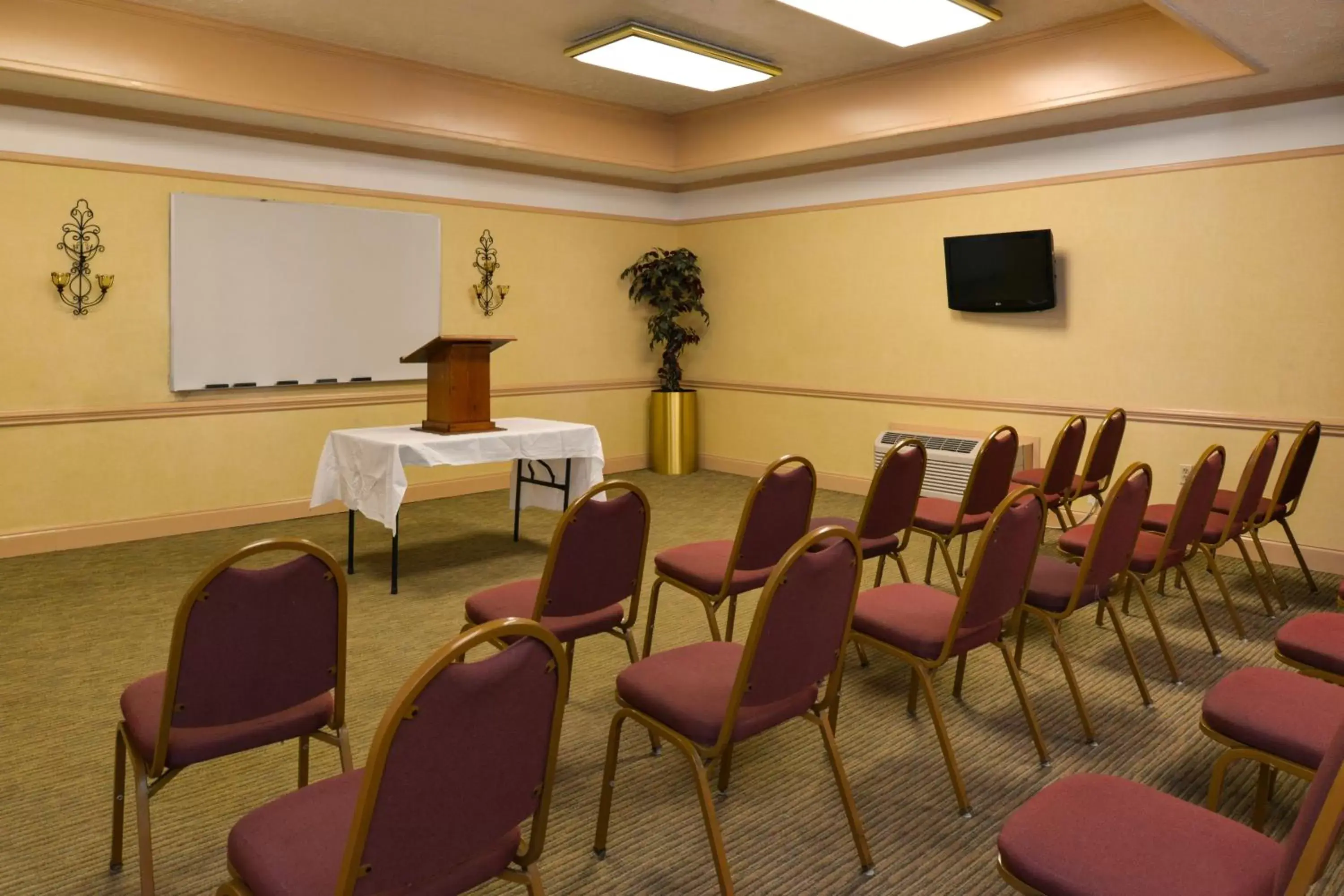 Banquet/Function facilities in SureStay Plus Hotel by Best Western Fayetteville