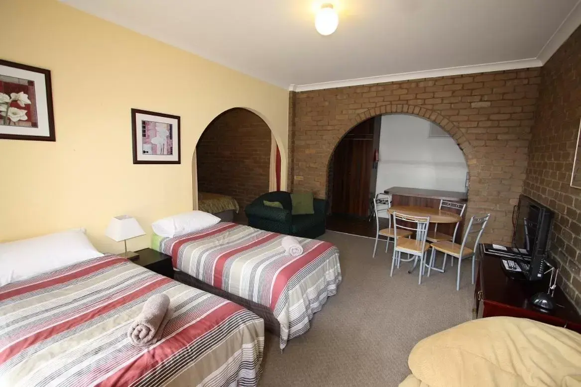 Photo of the whole room, Bed in Albury Classic Motor Inn
