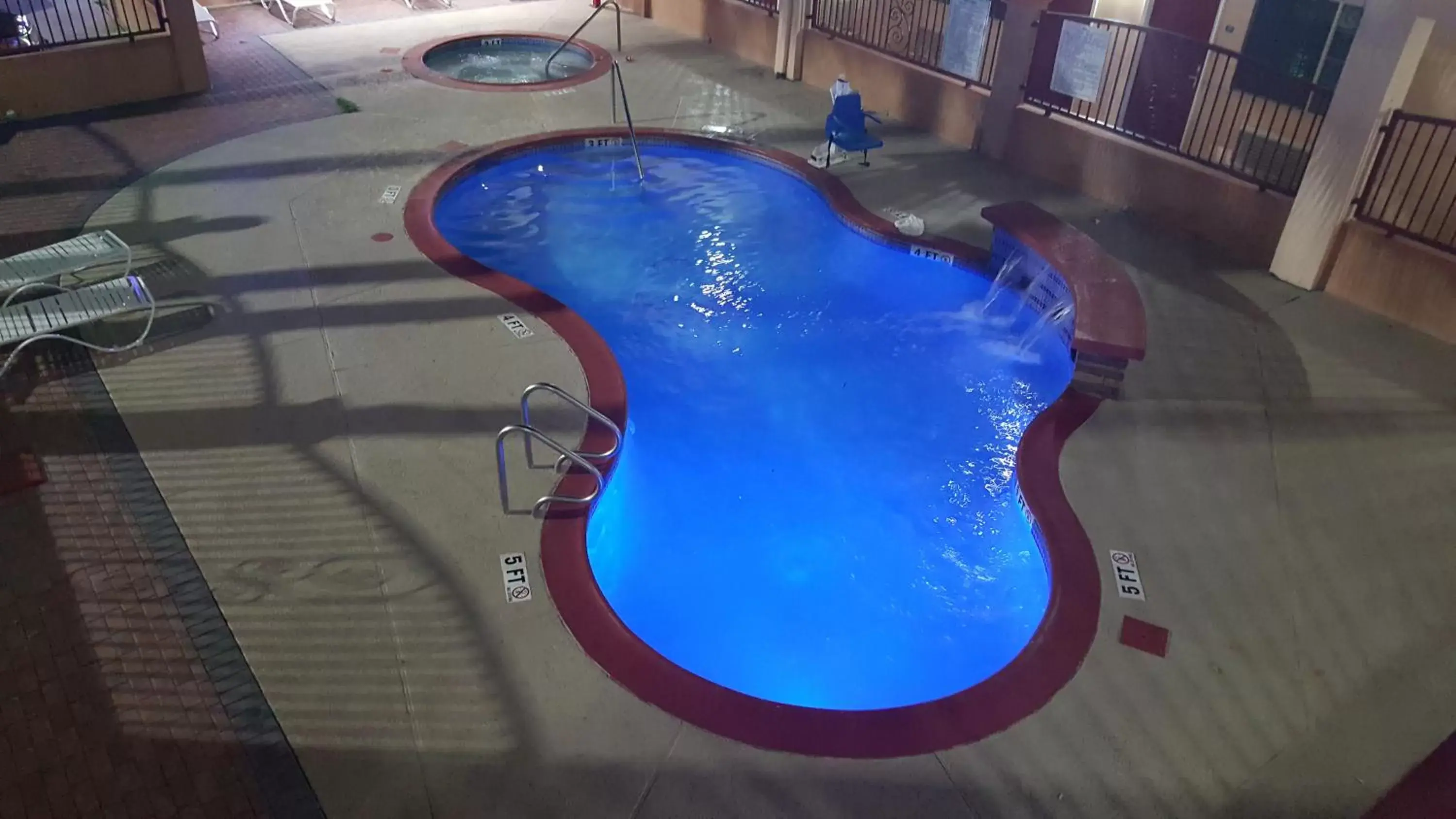 Pool view in Texas Inn Alamo Pool view in Texas Inn Alamo