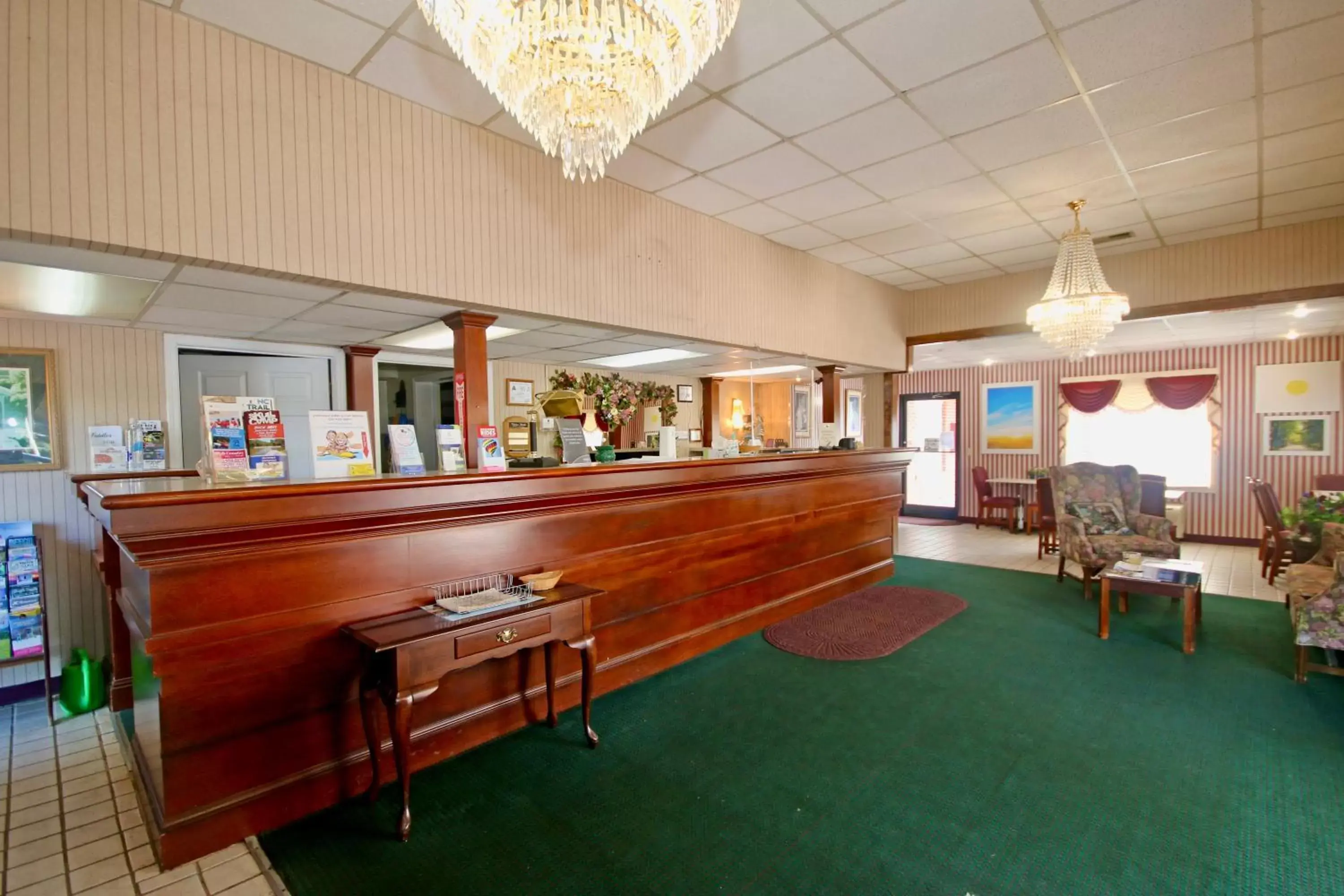 Lobby or reception, Lounge/Bar in Hamilton Inn Jonesville I-77