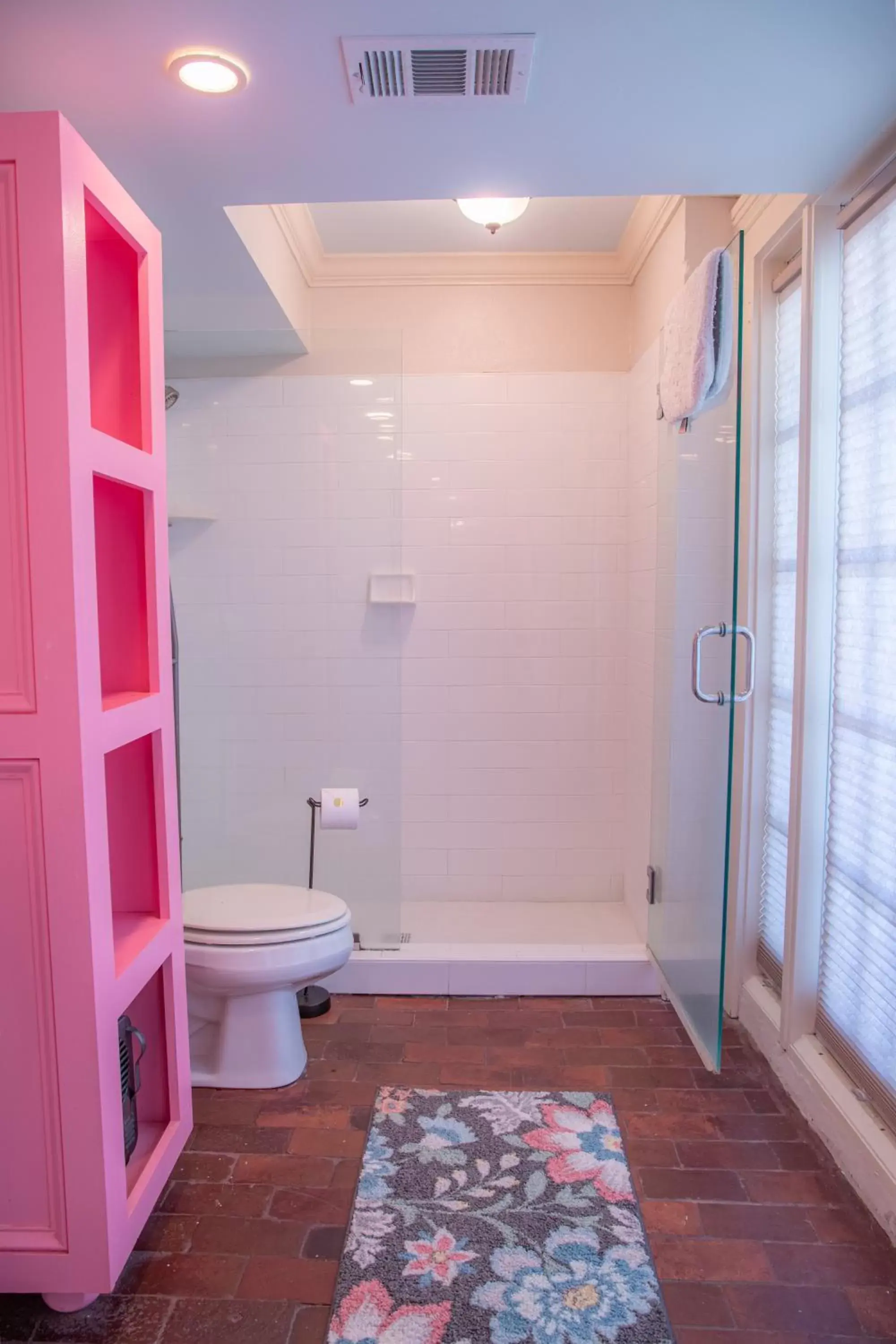 Shower, Bathroom in Justine Inn Savannah