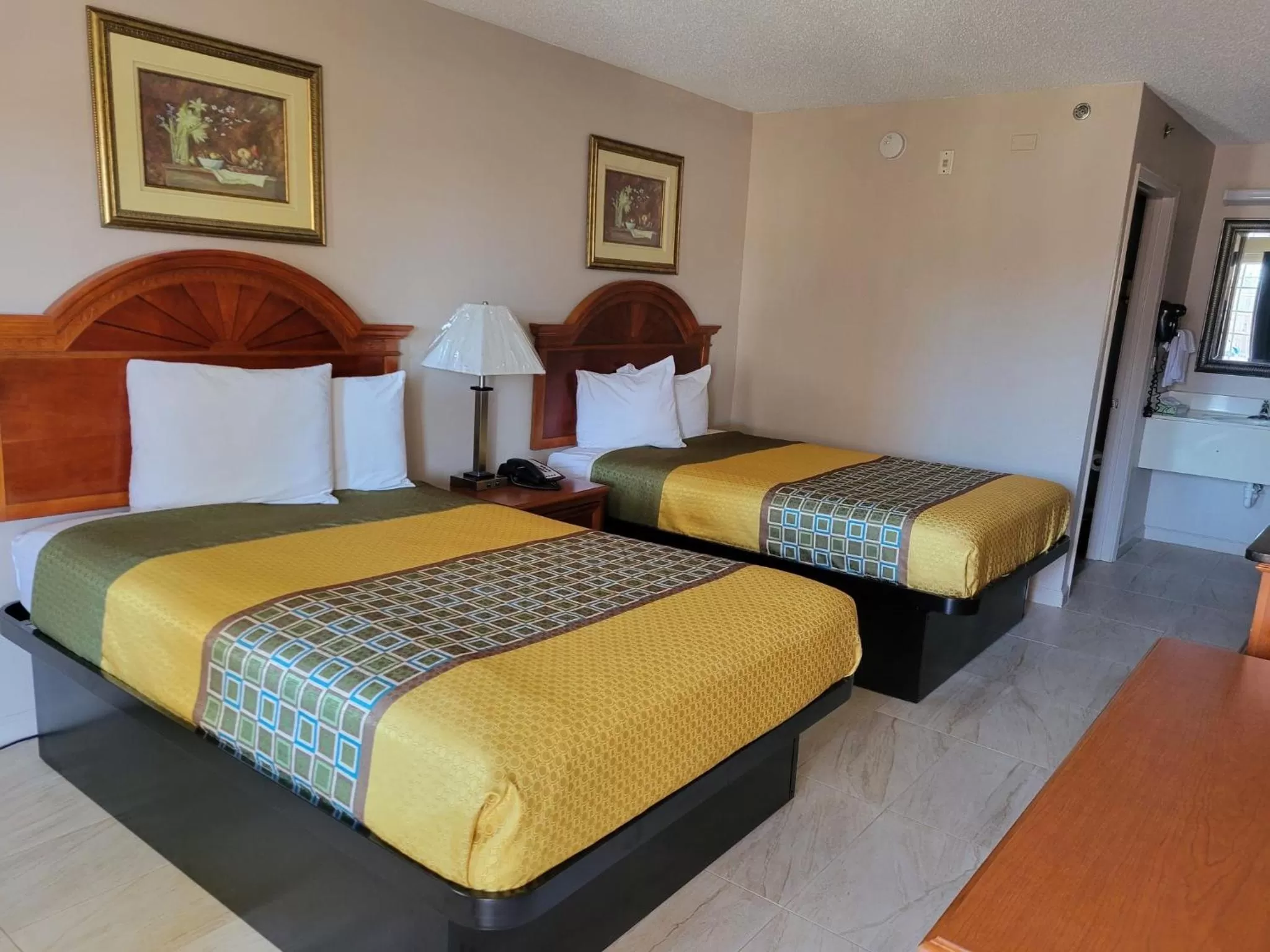 Bedroom, Bed in Carom Inn Denham Springs-BatonRouge