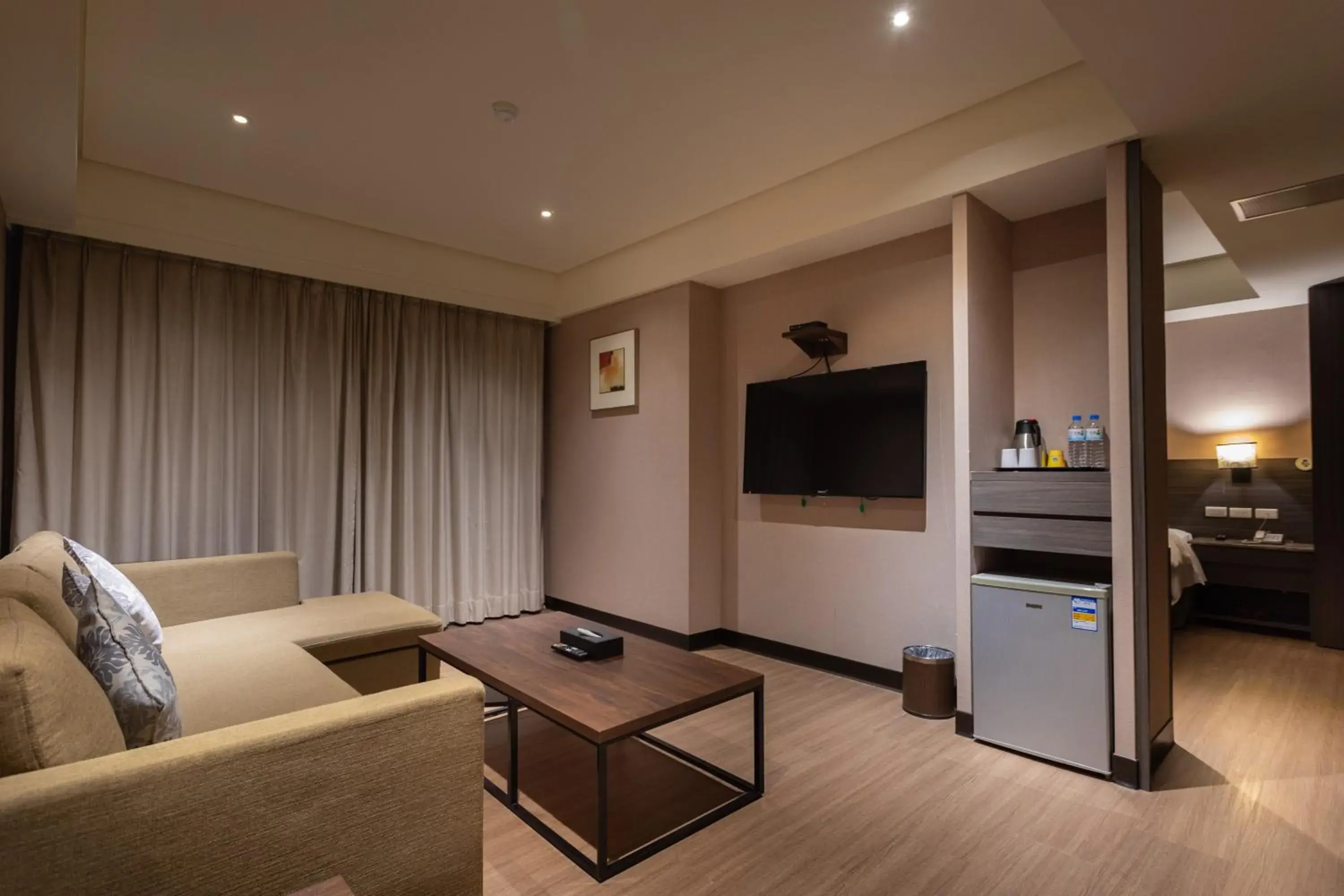 TV and multimedia, TV/Entertainment Center in Royal Guest Hotel