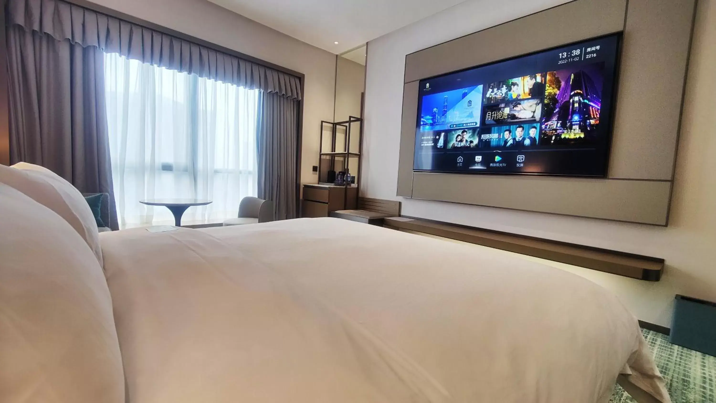 Bed, TV/Entertainment Center in Guangzhou Victoria Hotel