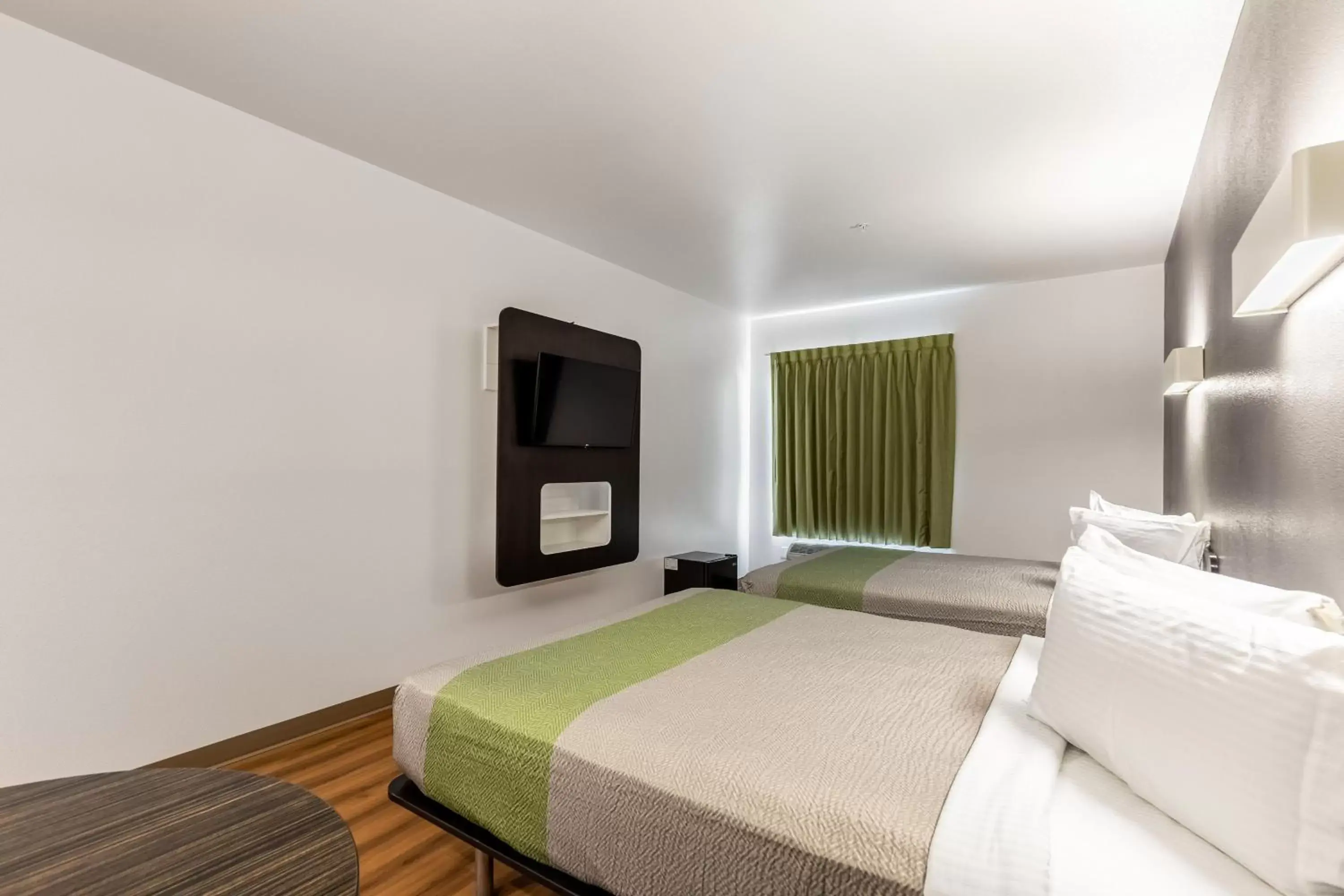 Bedroom, Bed in Motel 6-Las Vegas, NV - Motor Speedway