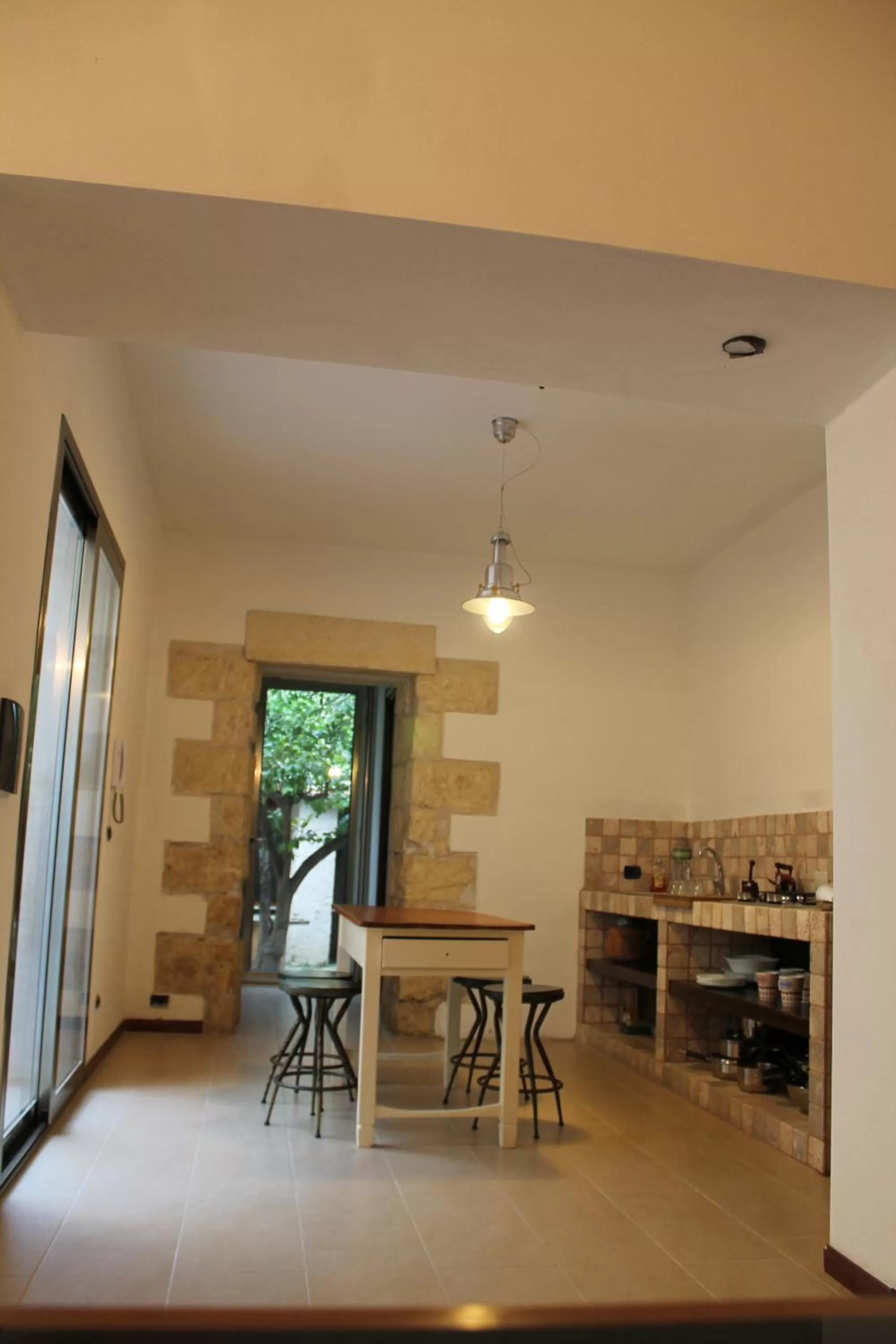 Communal lounge/ TV room, Dining Area in B&B Danonna