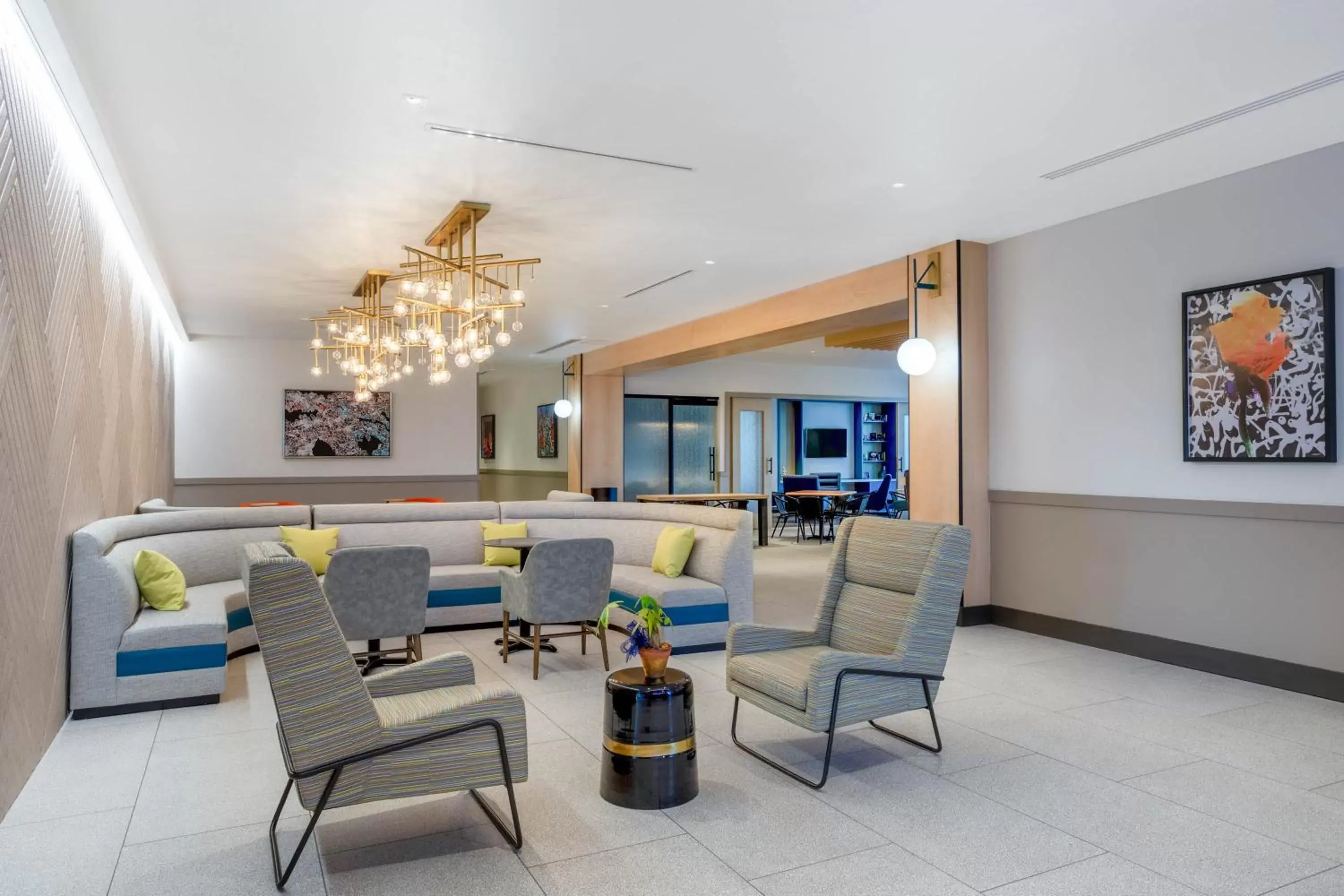 Lobby or reception, Seating Area in TRYP by Wyndham Orlando