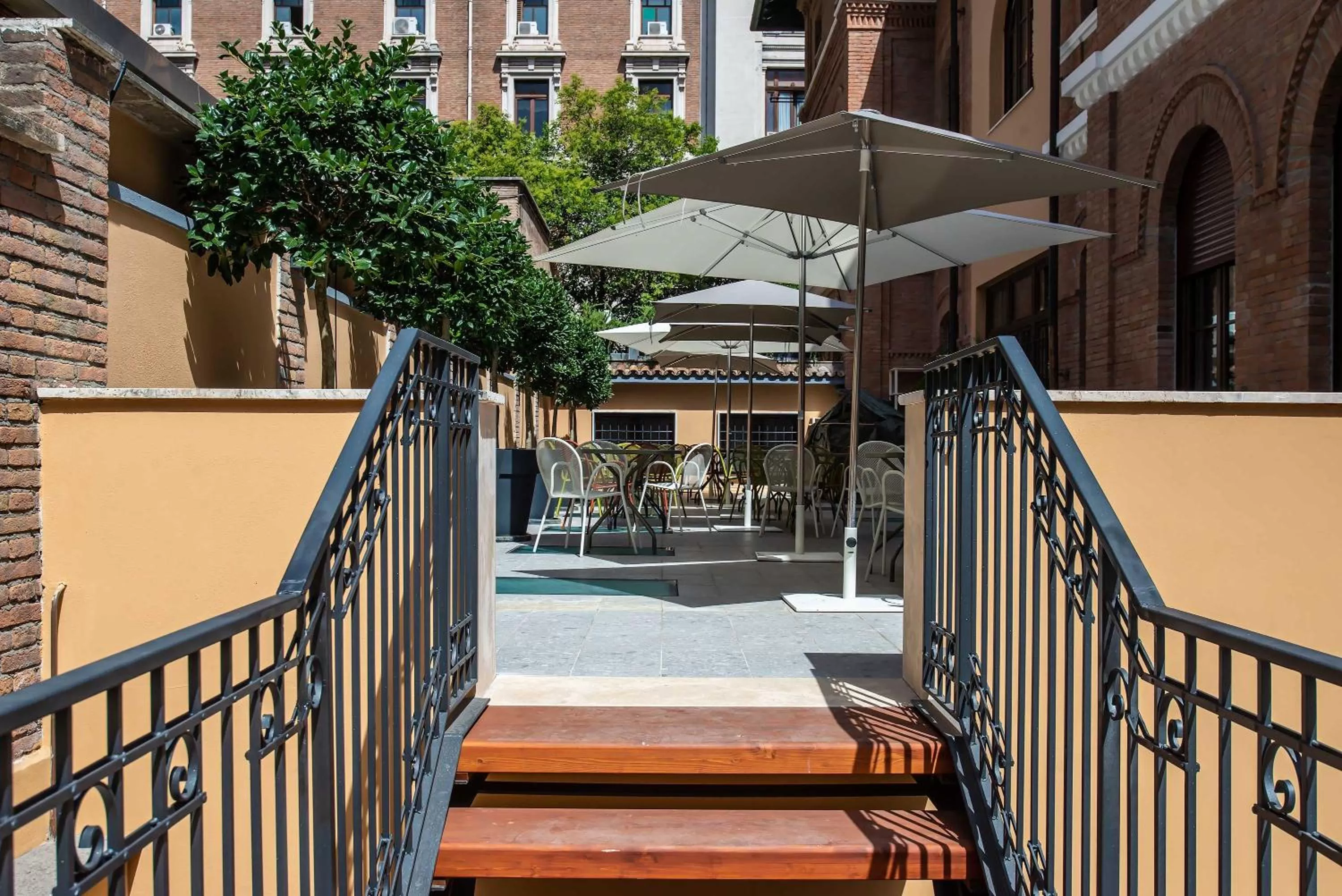 Property building in Albergo Etico Roma