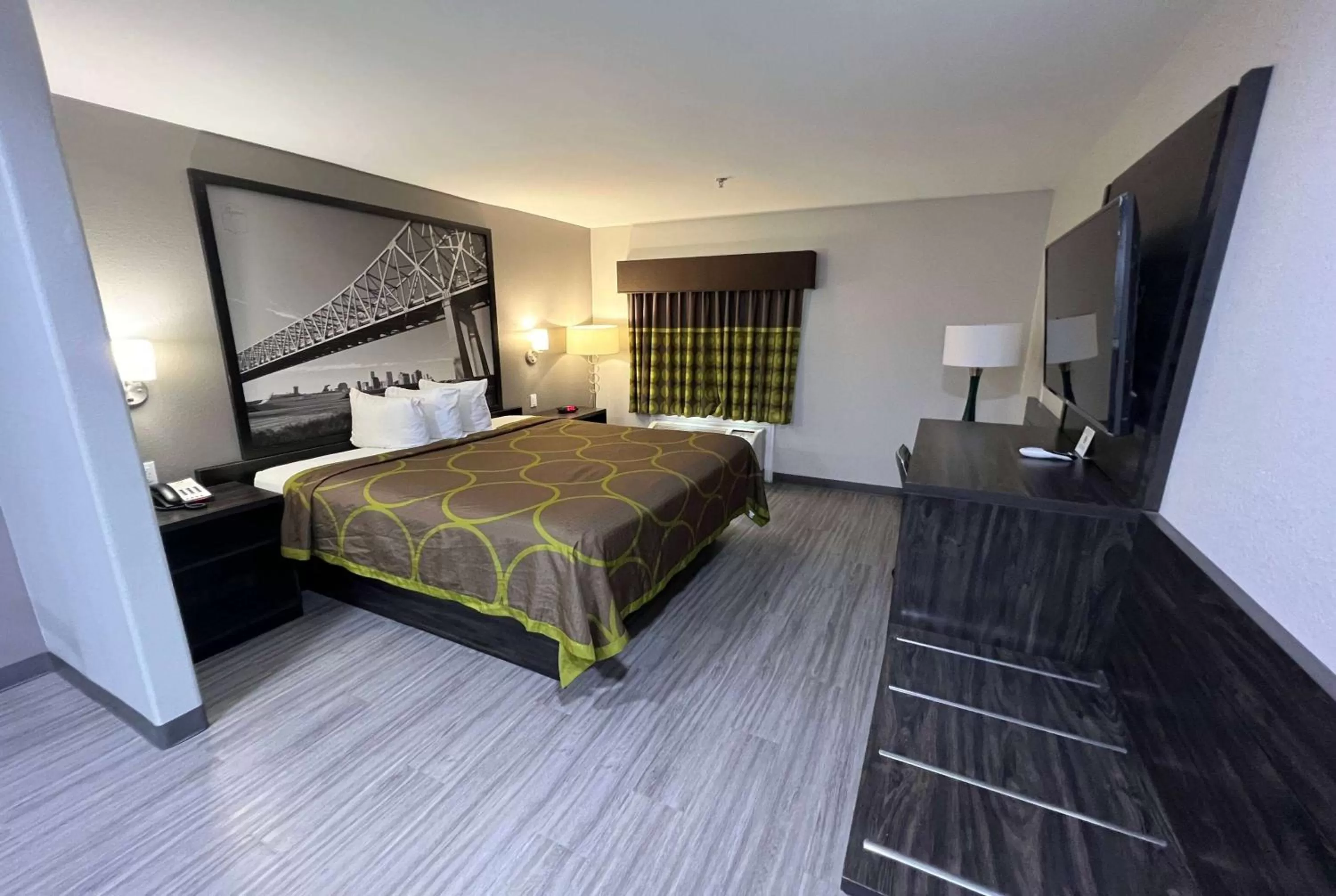 Photo of the whole room, Bed in Super 8 by Wyndham Lake Charles/Sulphur