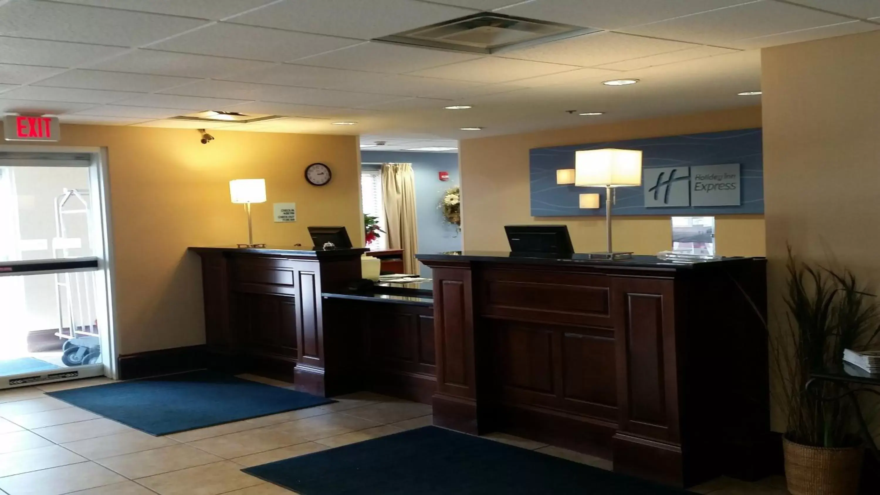 Property building, Lobby/Reception in Holiday Inn Express & Suites New Buffalo, MI, an IHG Hotel