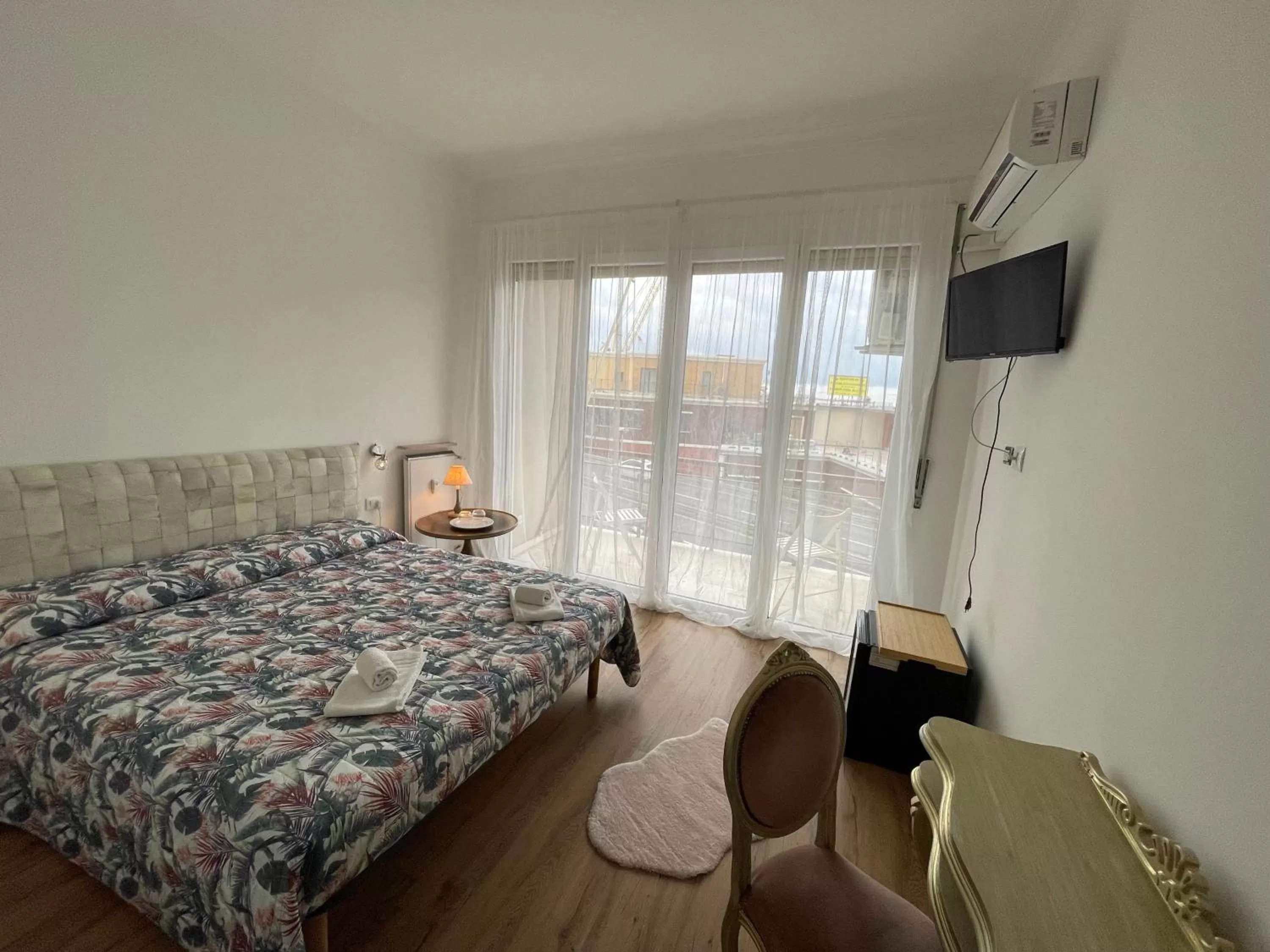 Cavour16 rent bedrooms