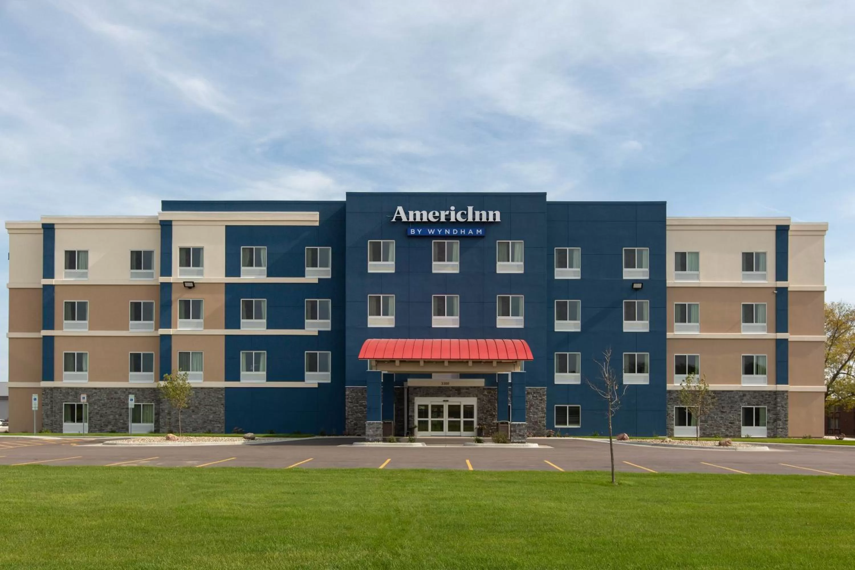 Facade/entrance in AmericInn by Wyndham Sioux Falls North