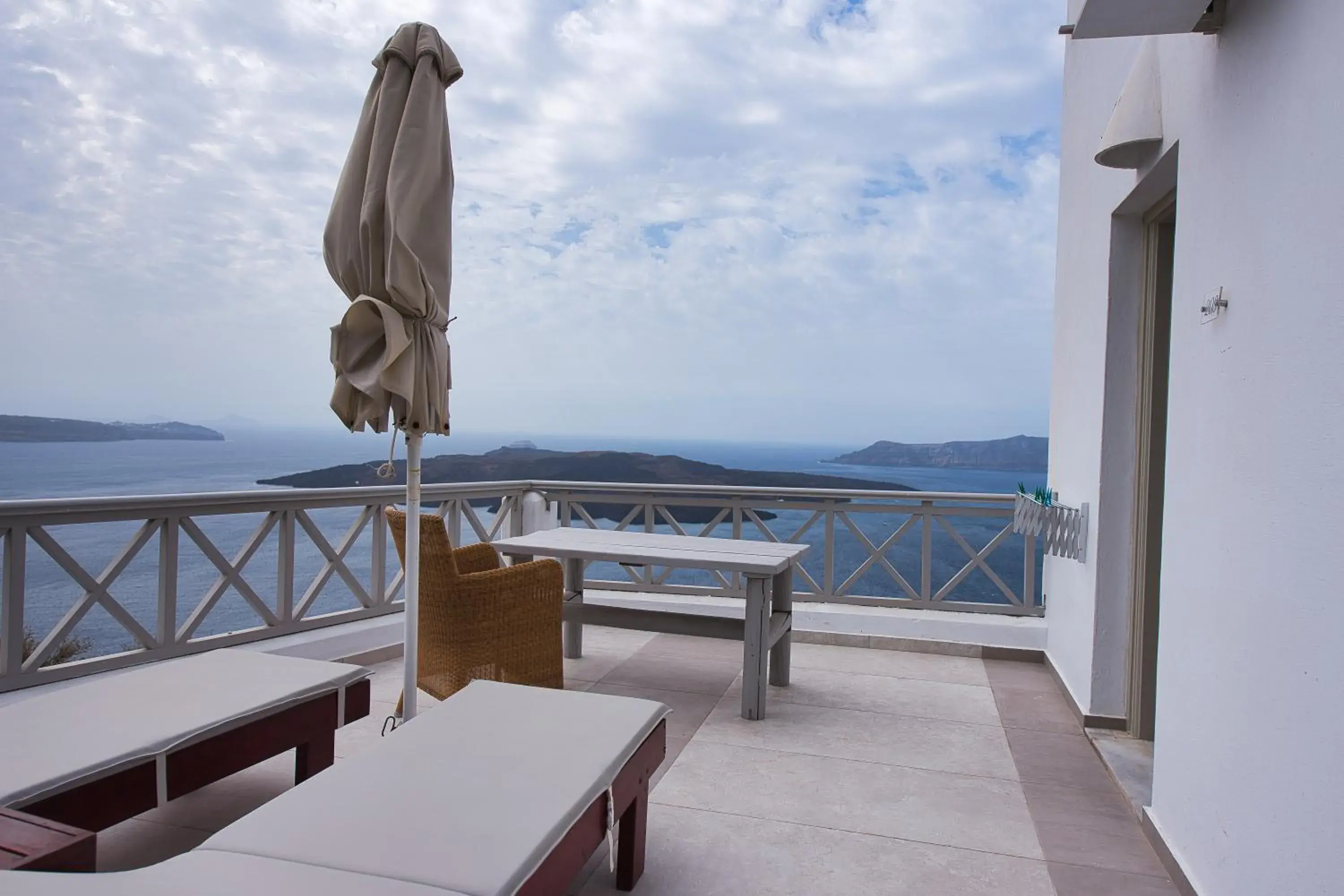 Balcony/Terrace in The Last Sunbeam