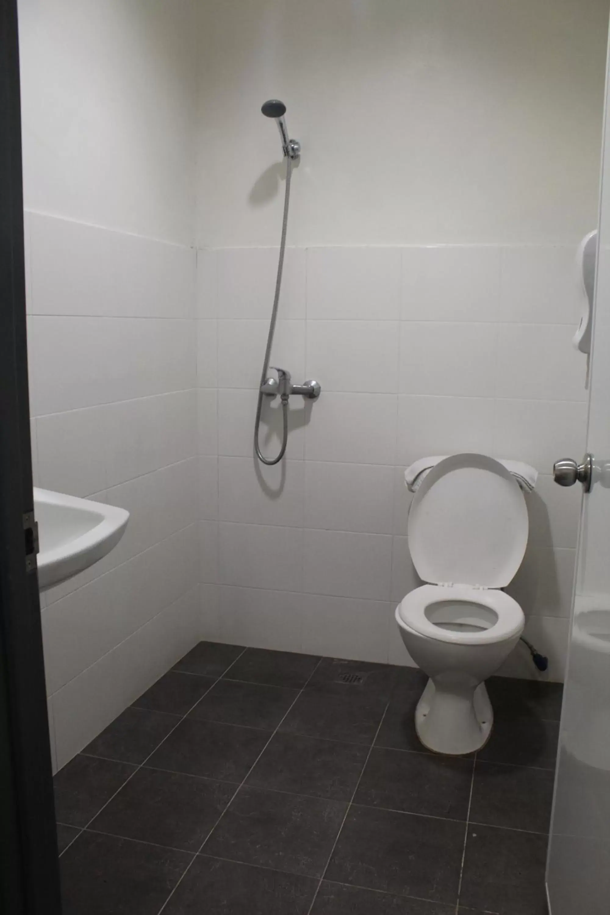 Bathroom in Grand Inn Hotel - Macalister Road