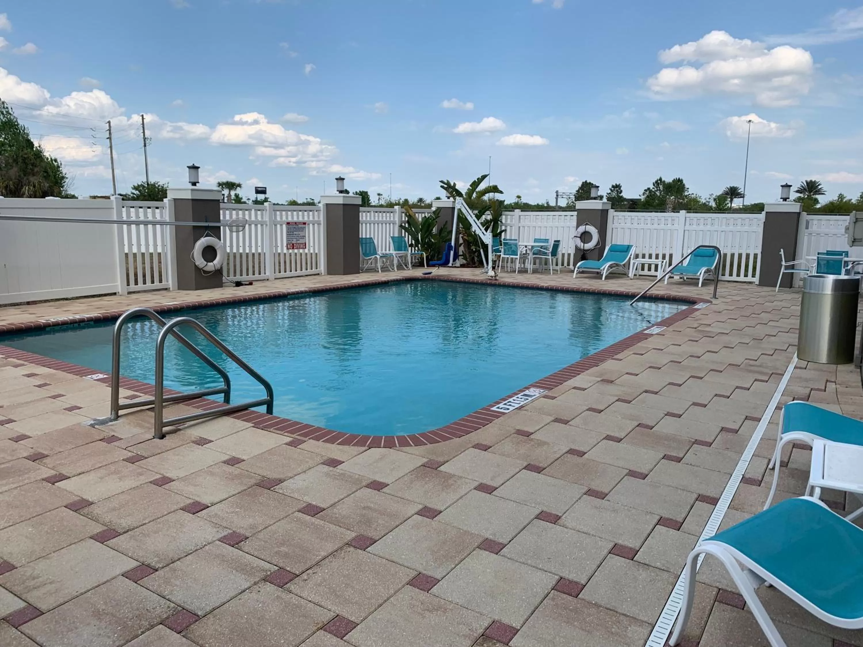 Swimming pool in Holiday Inn Express Orlando - South Davenport by IHG