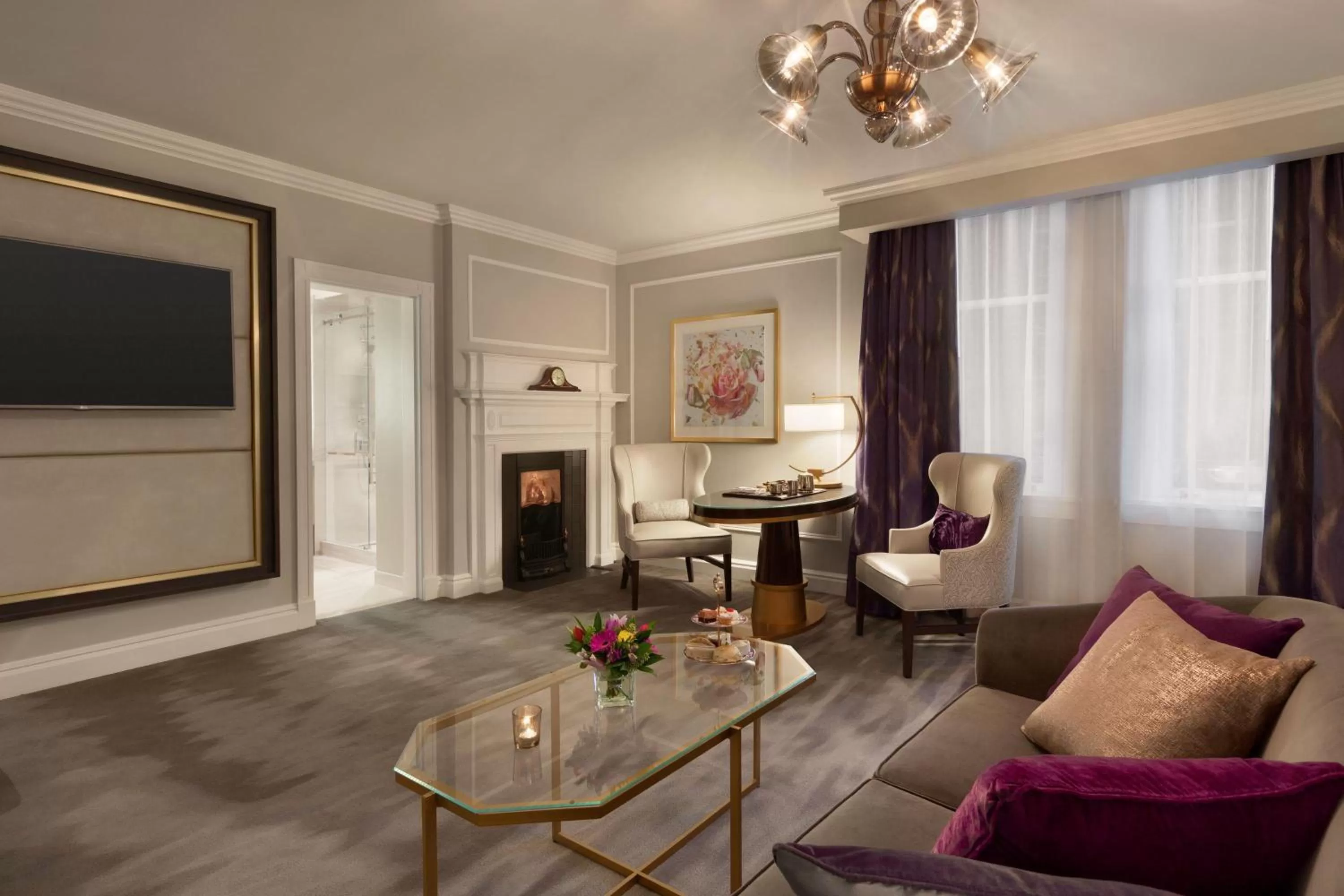 Communal lounge/ TV room in Fairmont Empress Hotel