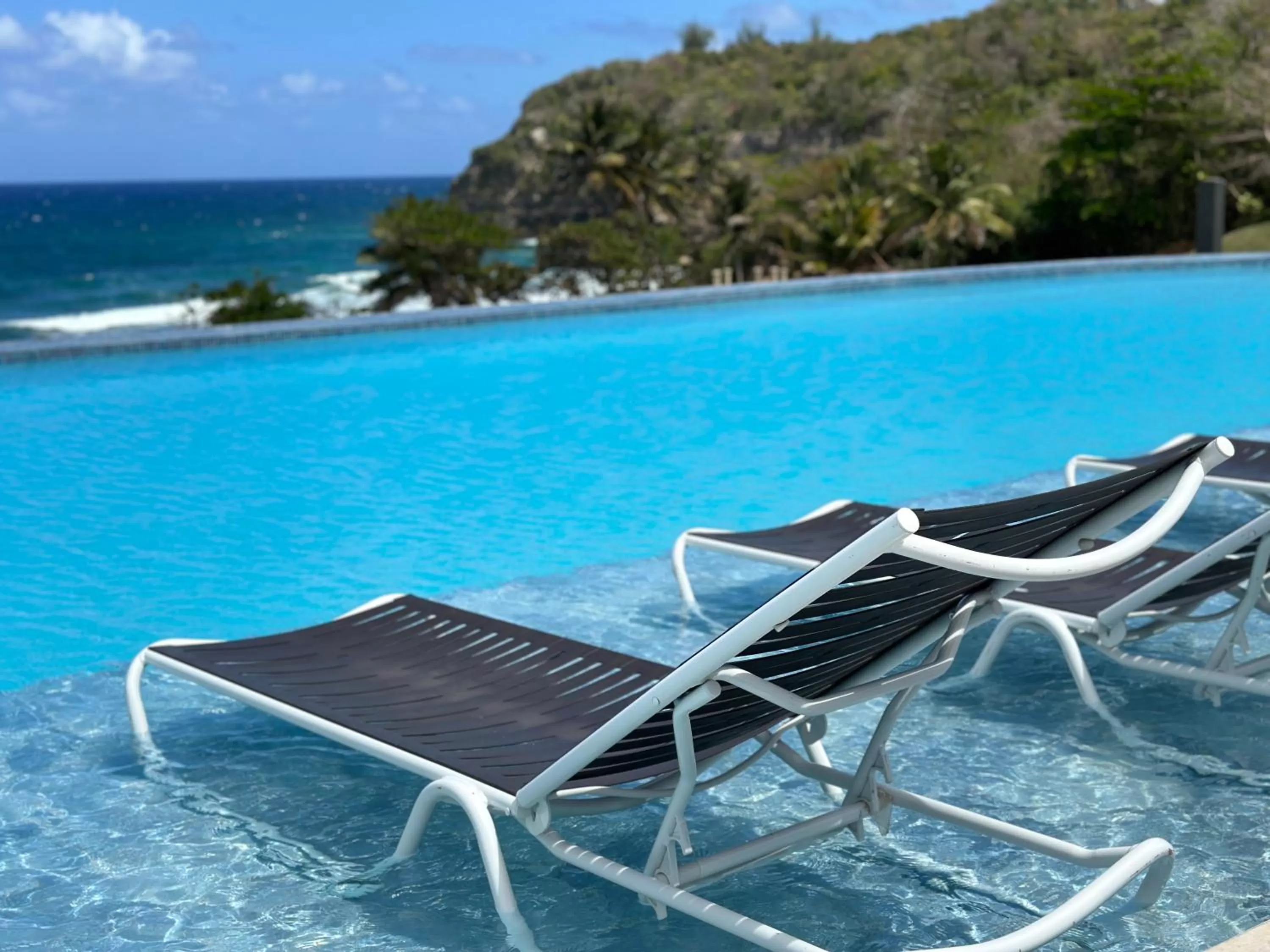 Pool view in Hotel El Guajataca