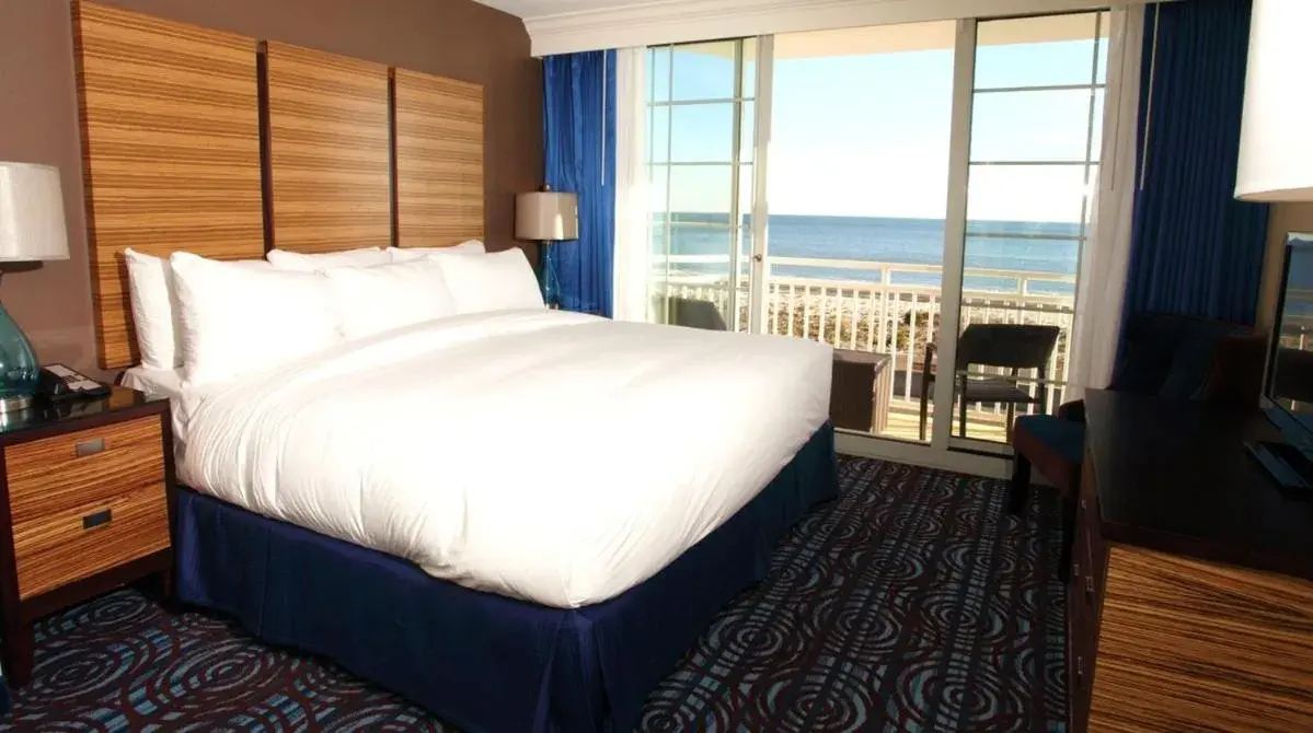 View (from property/room), Bed in Ocean Club Hotel