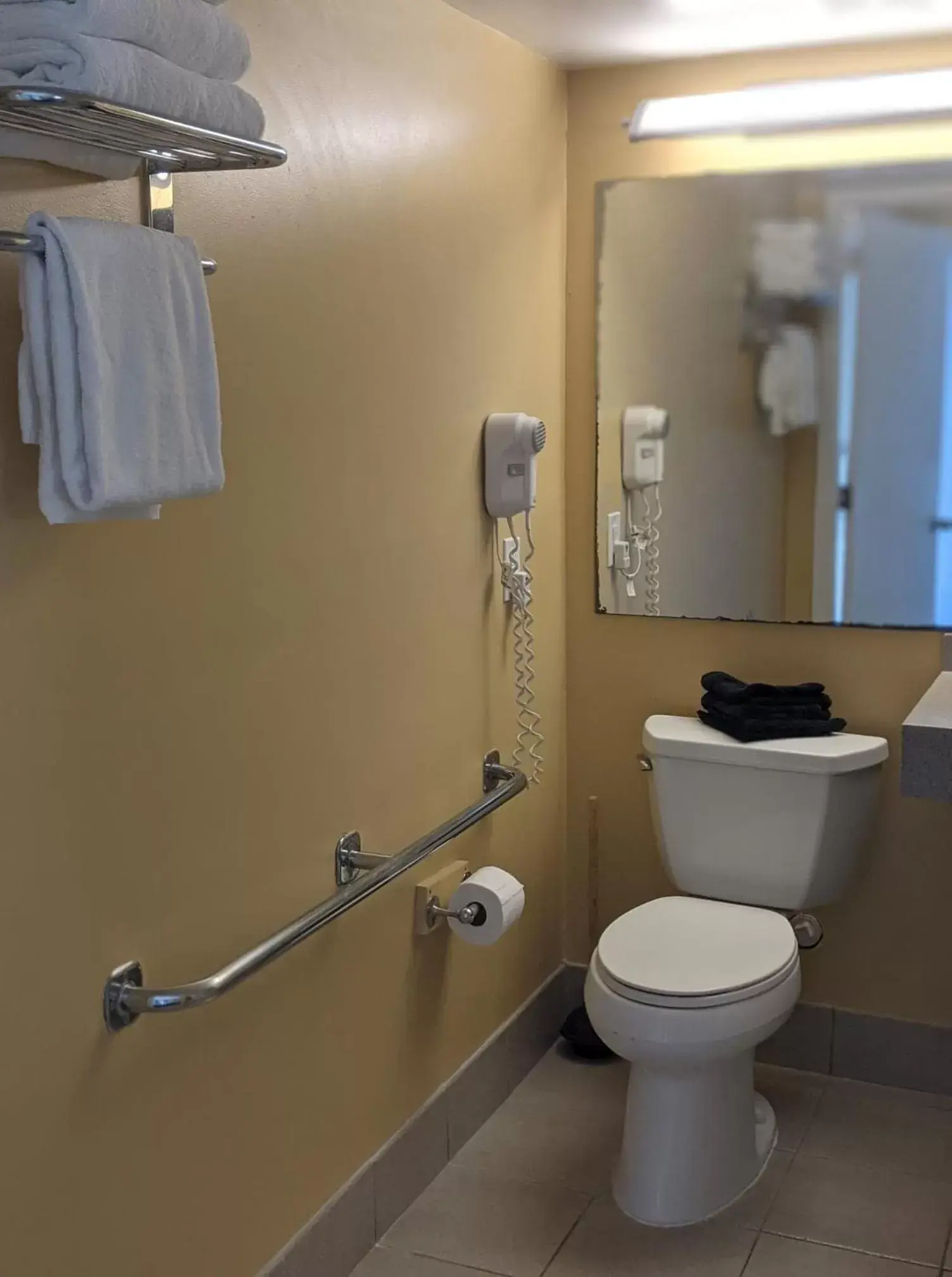 Bathroom in Harbor Inn Bathroom in Harbor Inn