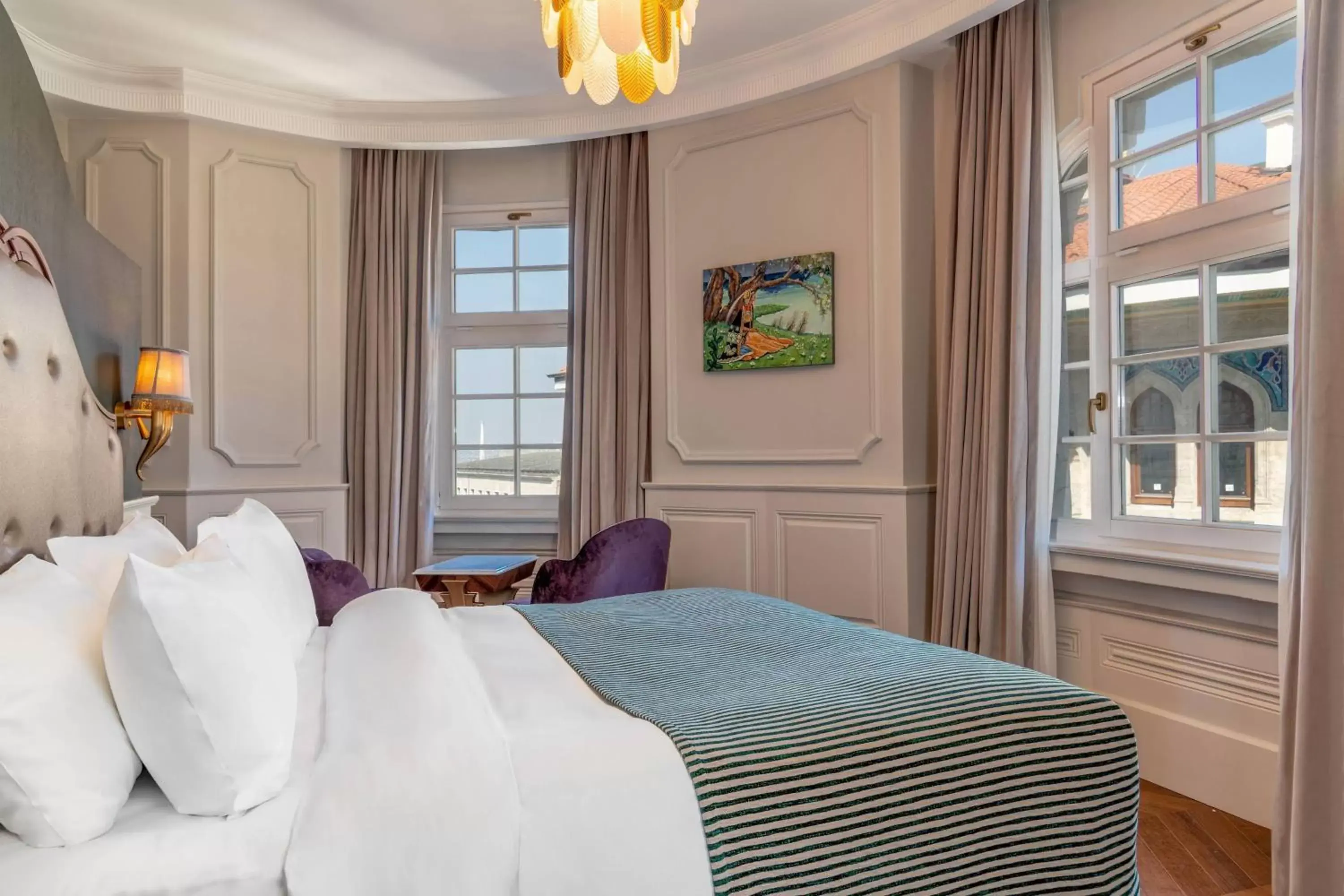 Photo of the whole room, Bed in Orientbank Hotel Istanbul, Autograph Collection