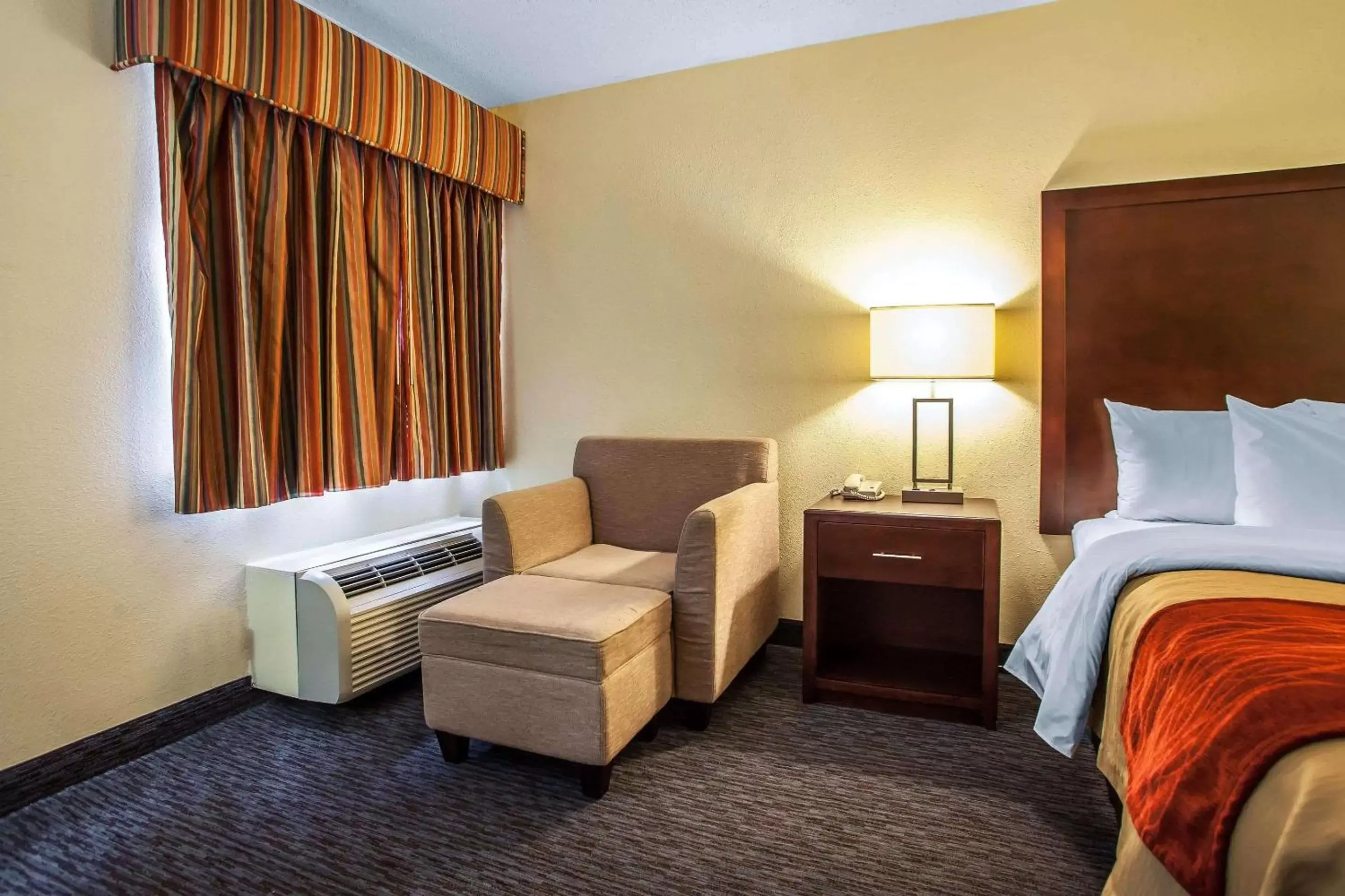 Photo of the whole room, Seating Area in Comfort Inn Feasterville - Trevose