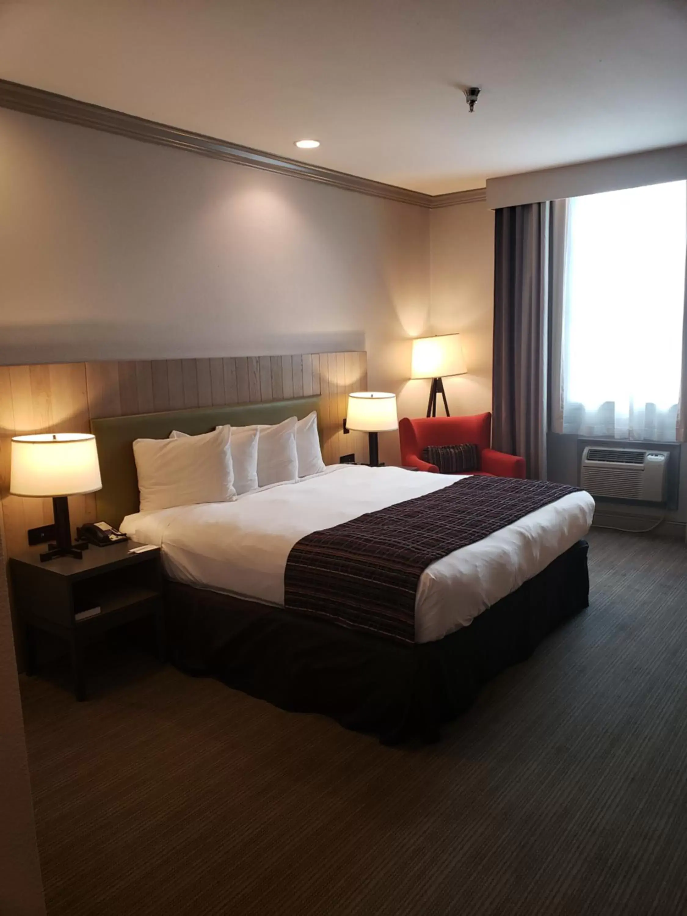 Bed in Country Inn & Suites by Radisson, Metairie (New Orleans), LA