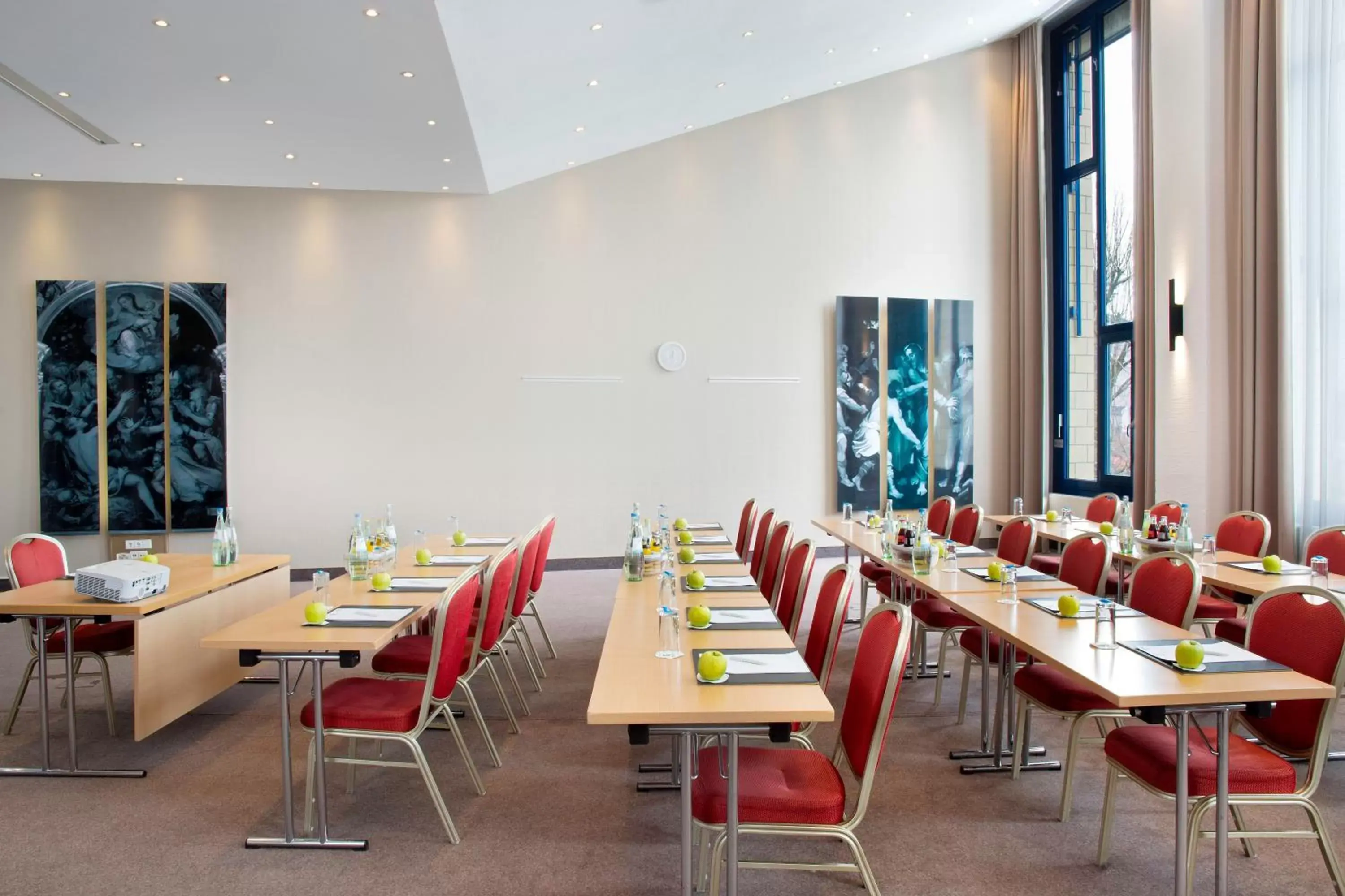 Meeting/conference room, Restaurant/Places to Eat in Holiday Inn Stuttgart, an IHG Hotel